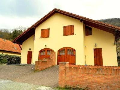 Four-Bedroom House photo 3