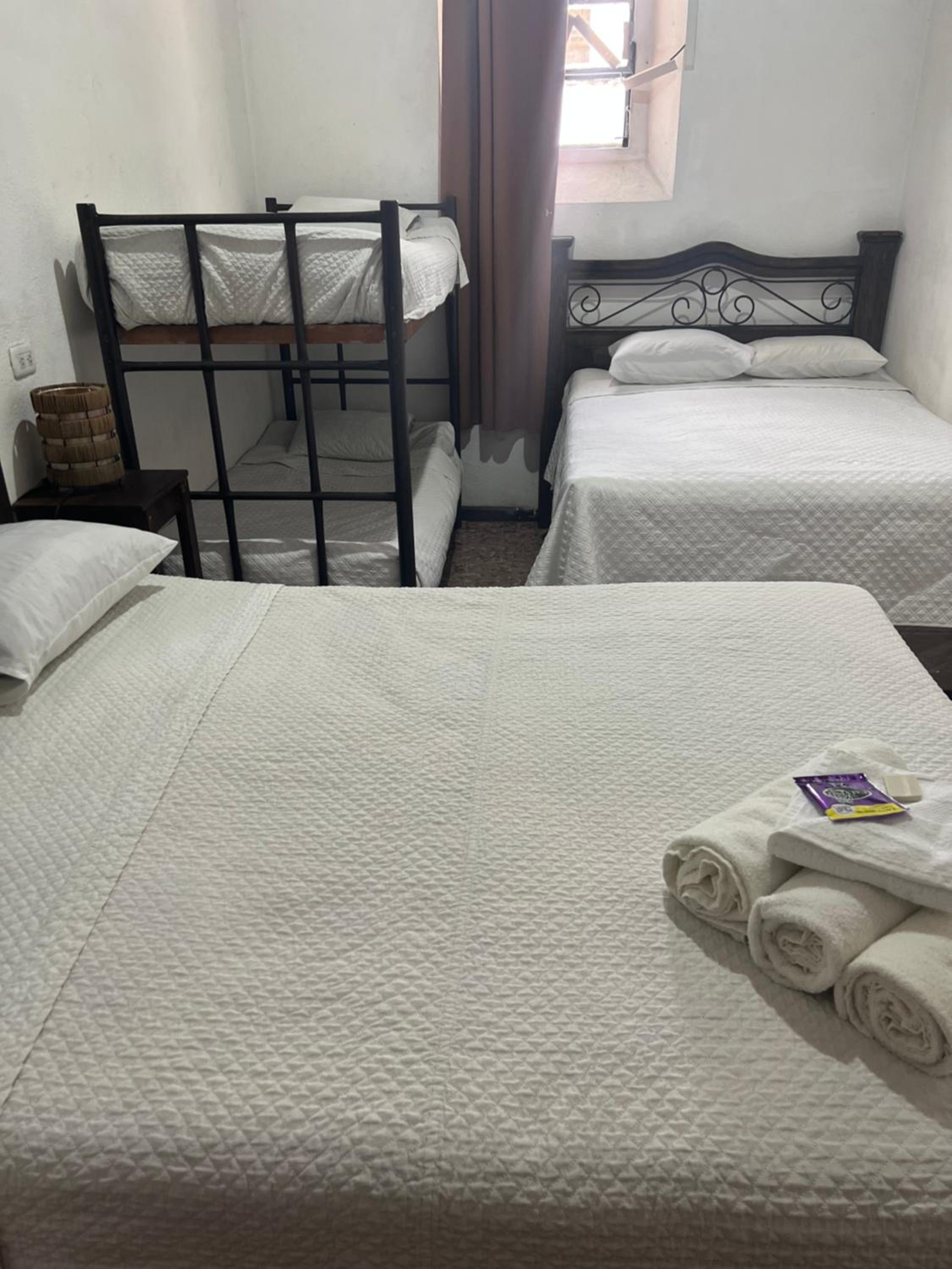 Quadruple Room with Shared Bathroom photo 3