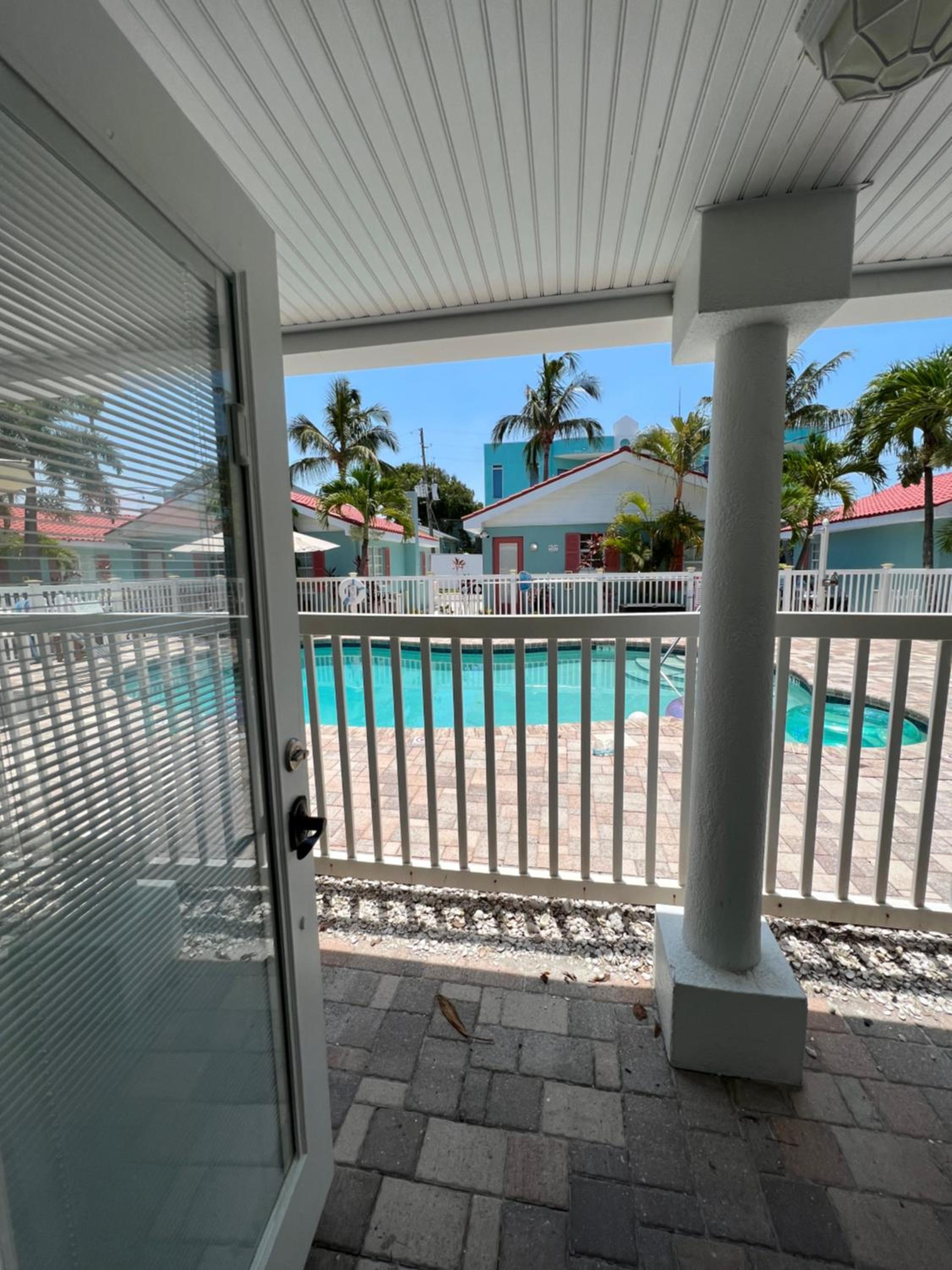 Studio with Pool View photo 2
