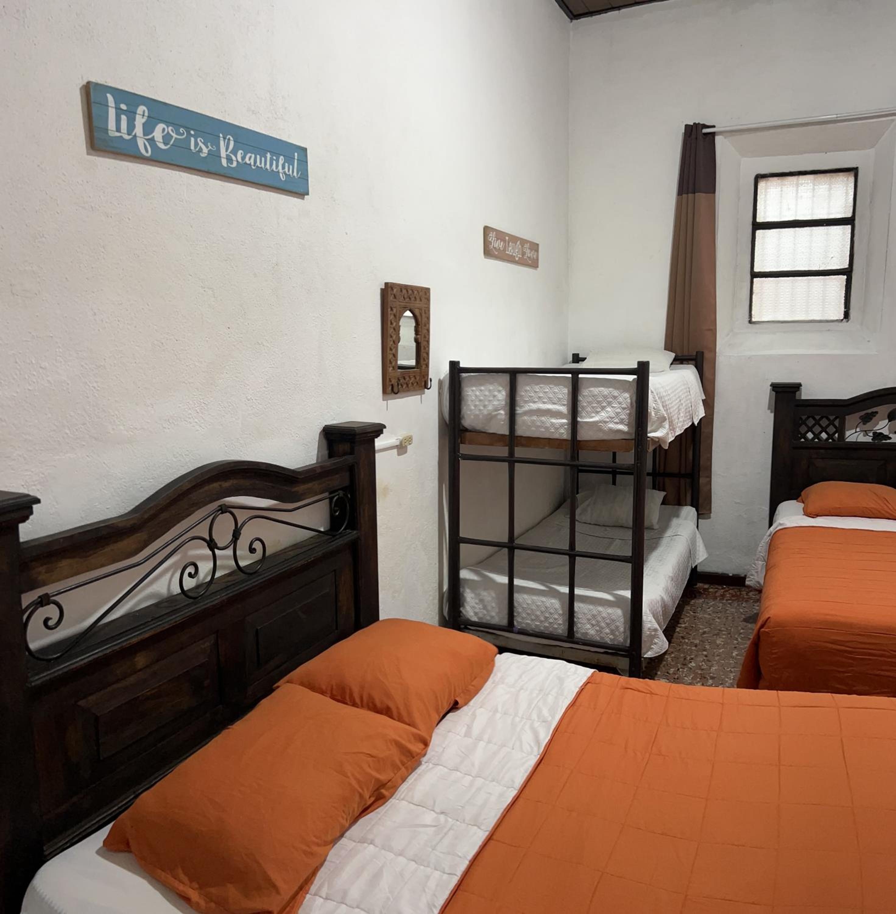 Quadruple Room with Shared Bathroom photo 2