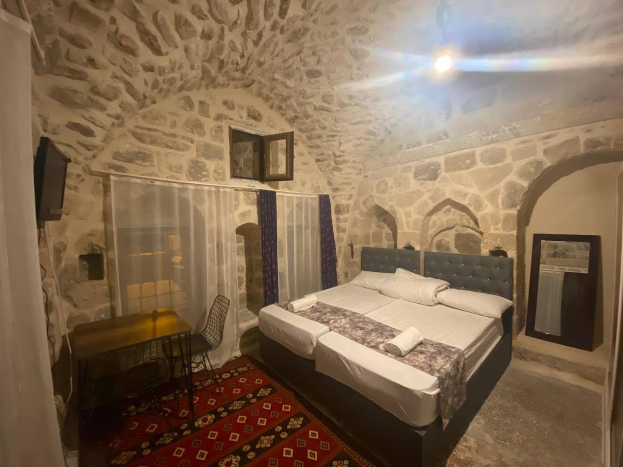 Double or Twin Room with Private Bathroom photo 3