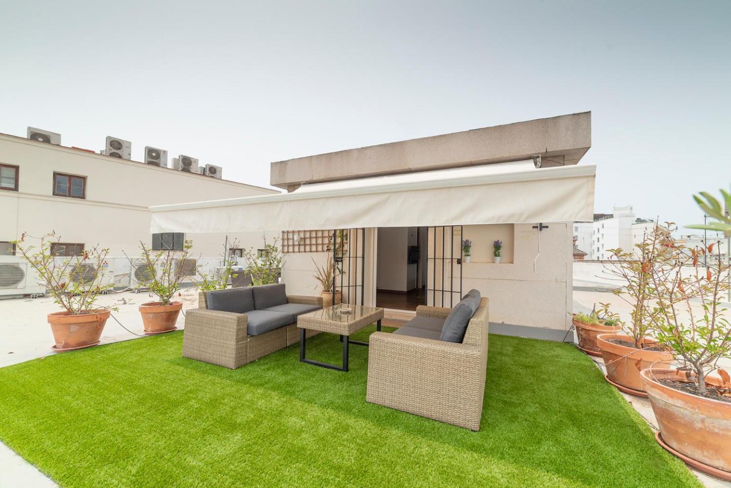 Apartment with Terrace - Photo 2
