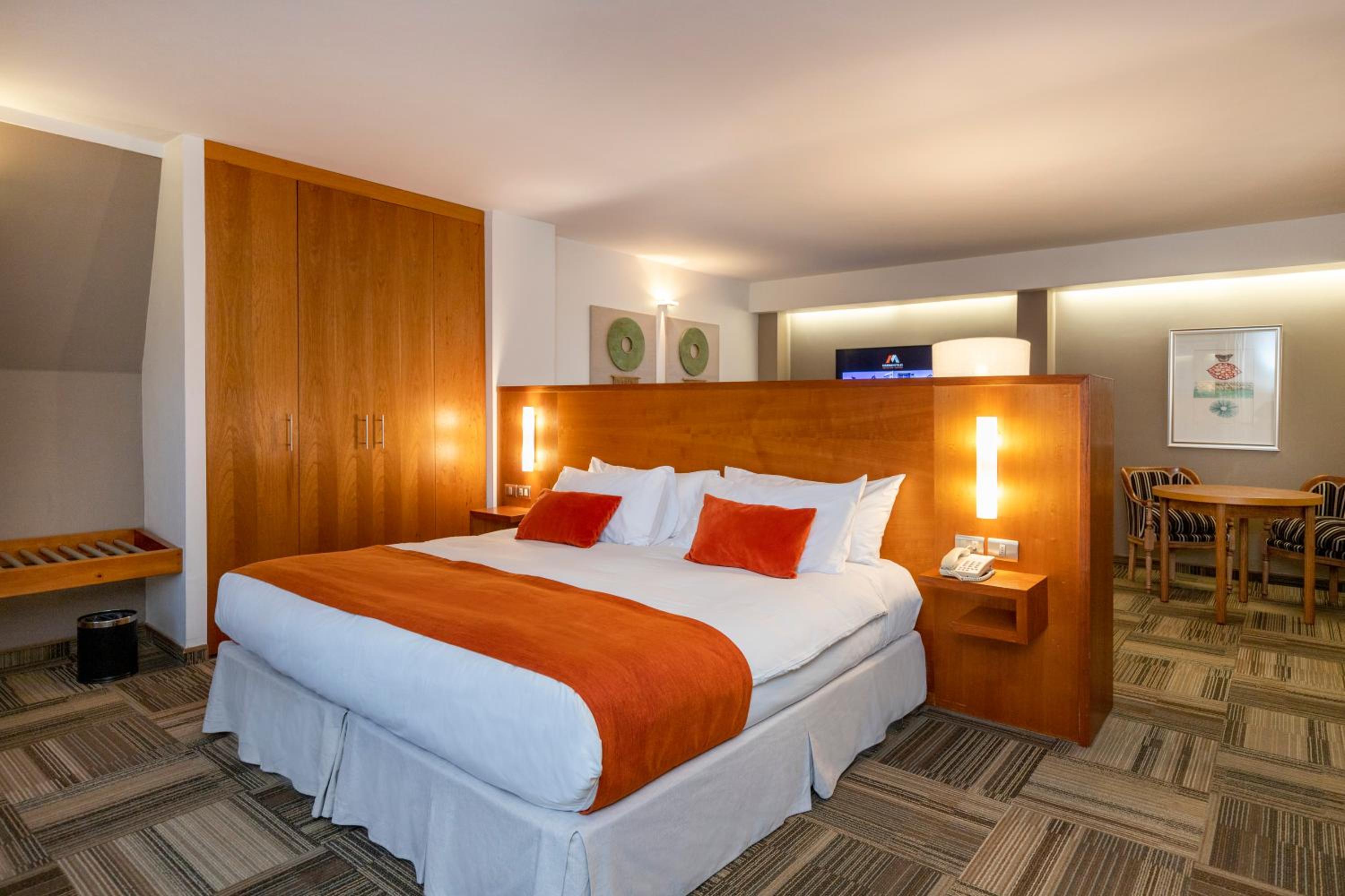 One-Bedroom Junior King Suite - Photo 4
