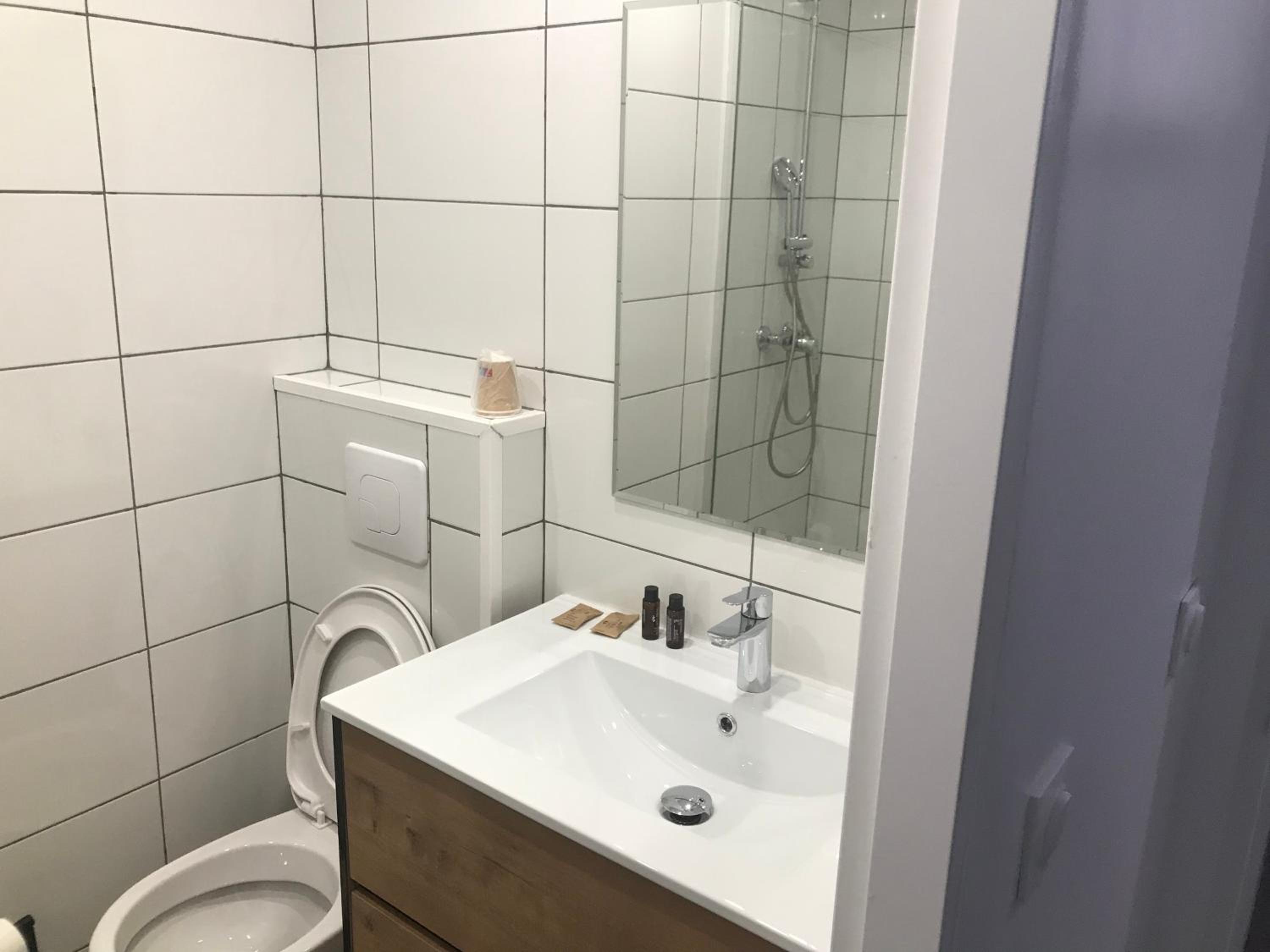 Double Room - Photo 8