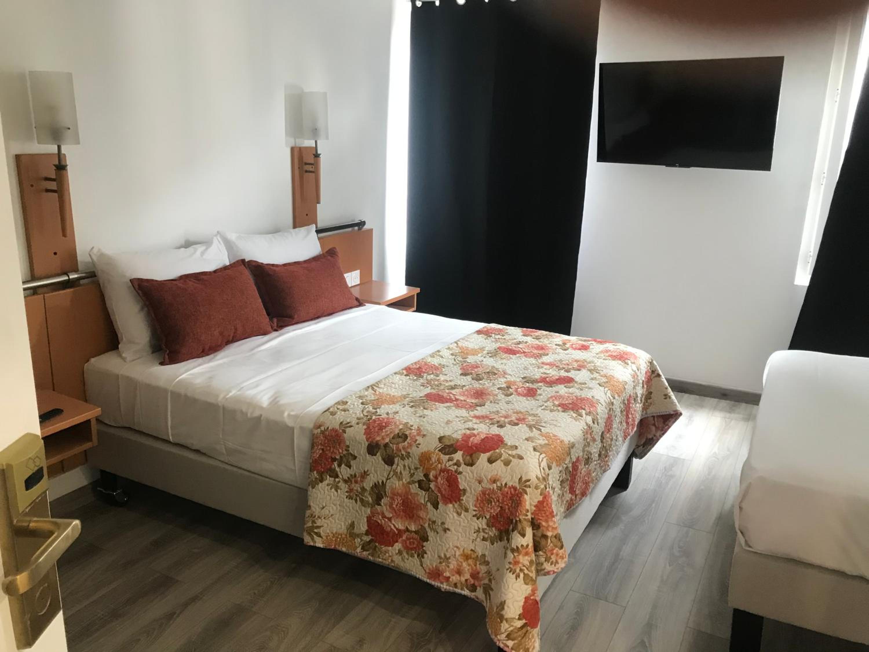 Triple Room - Photo 12