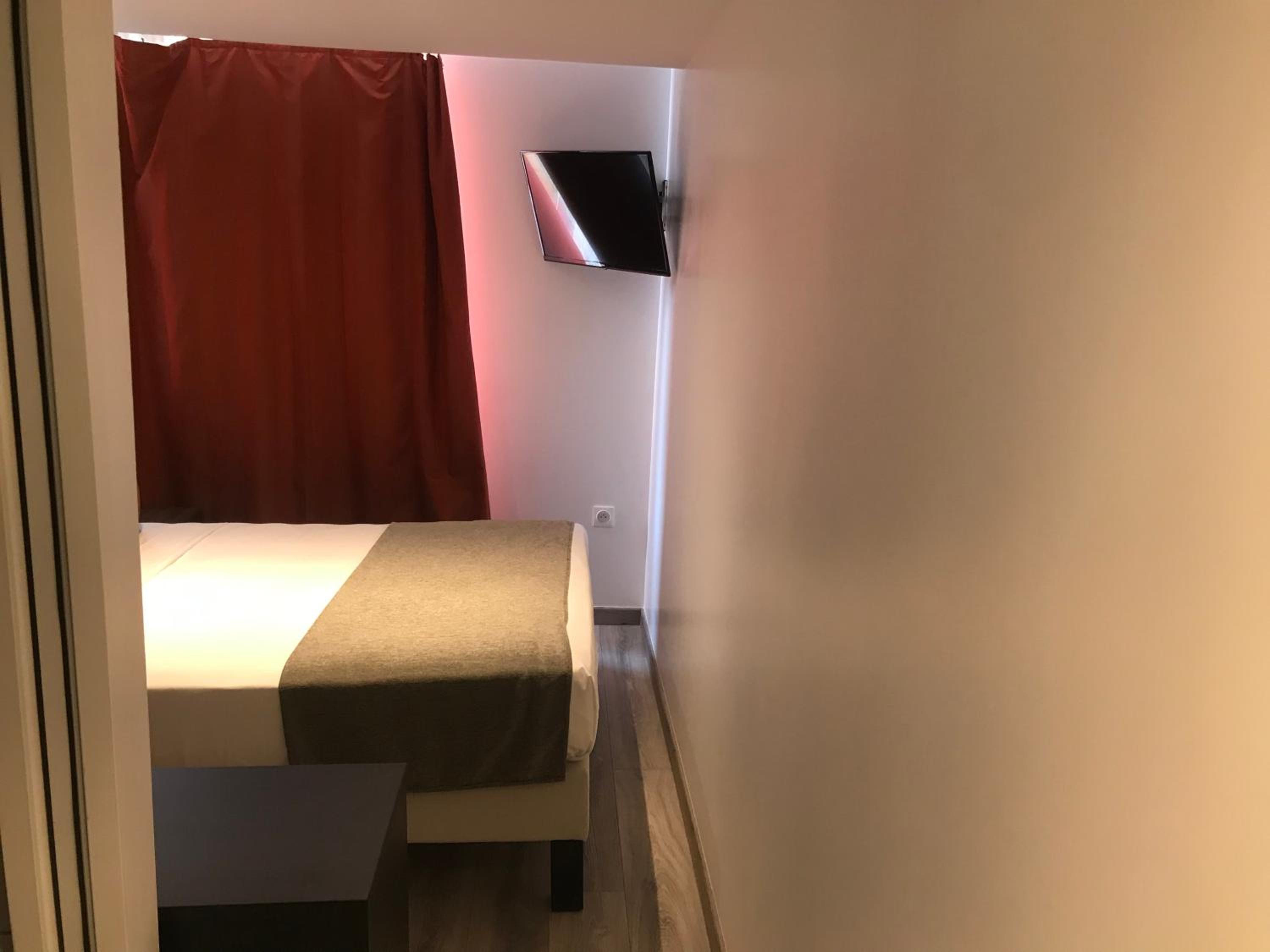 Double Room - Photo 11