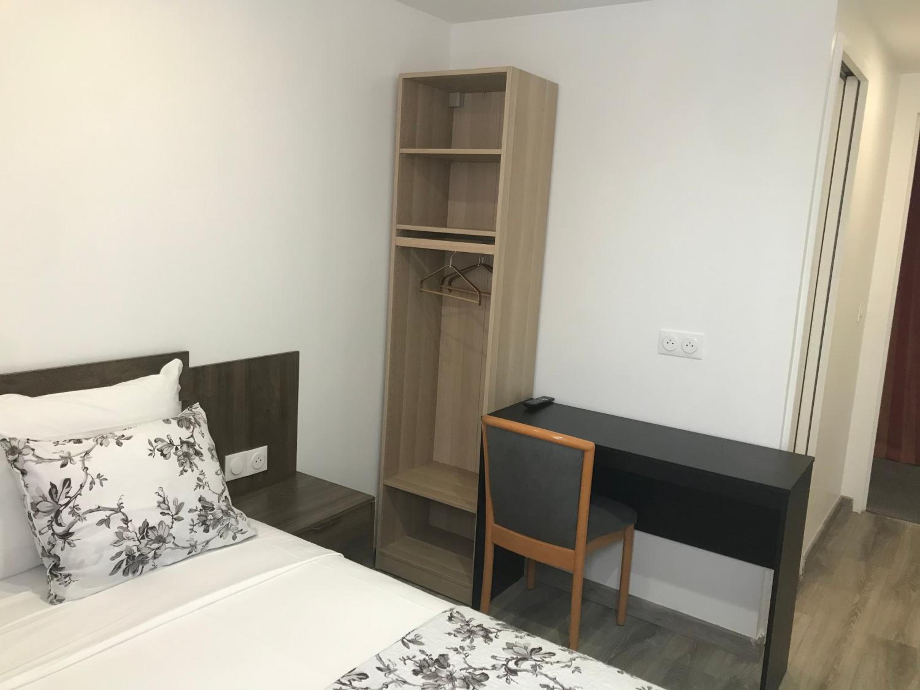 Double Room - Photo 12