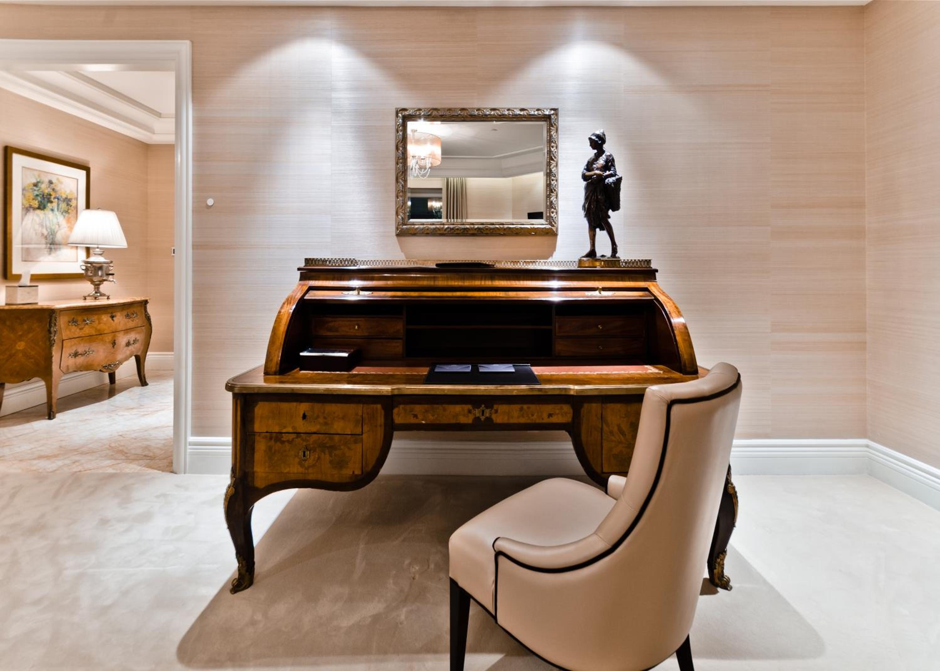 Royal, Suite thumbnail 6