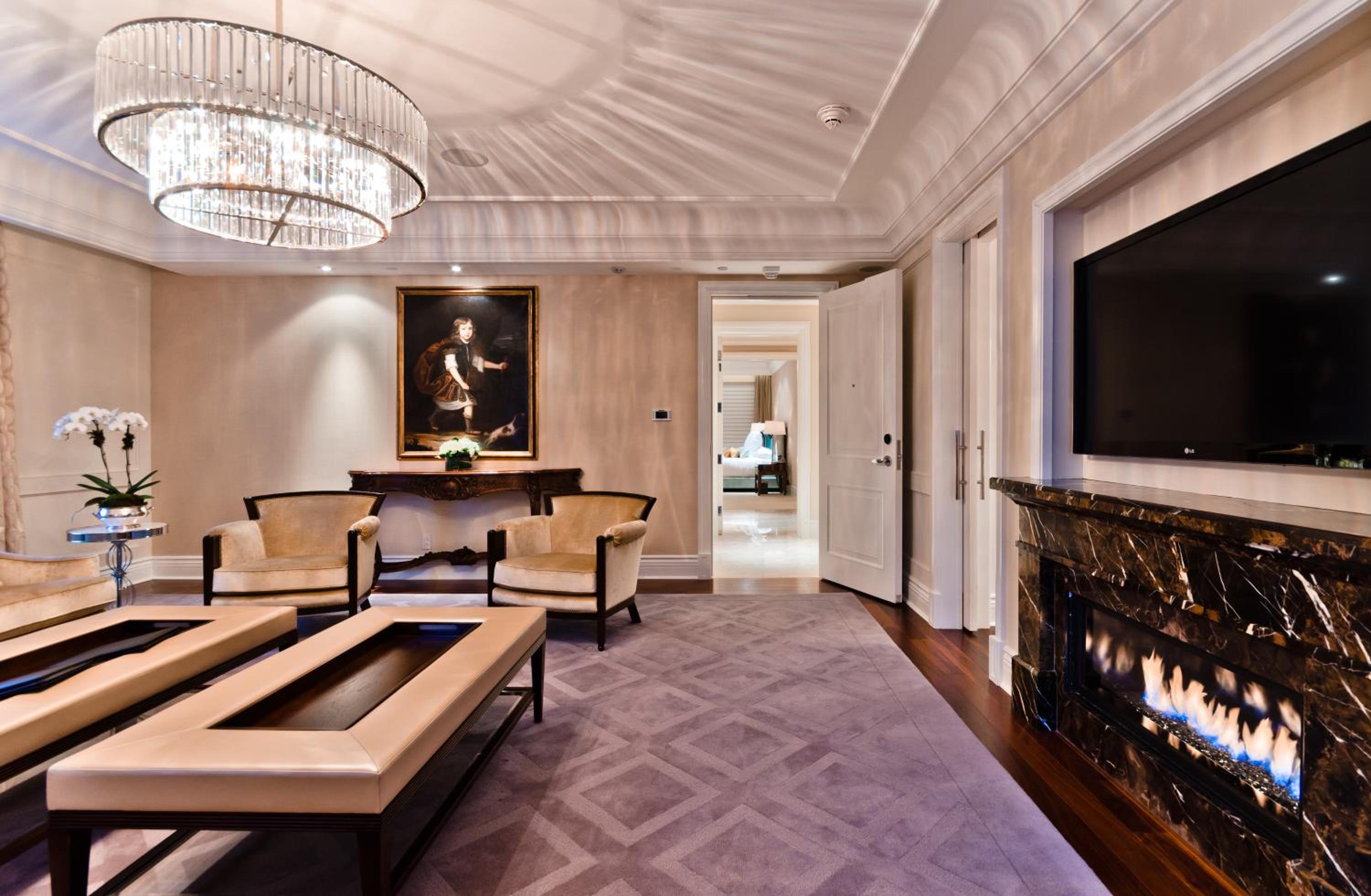Royal, Suite