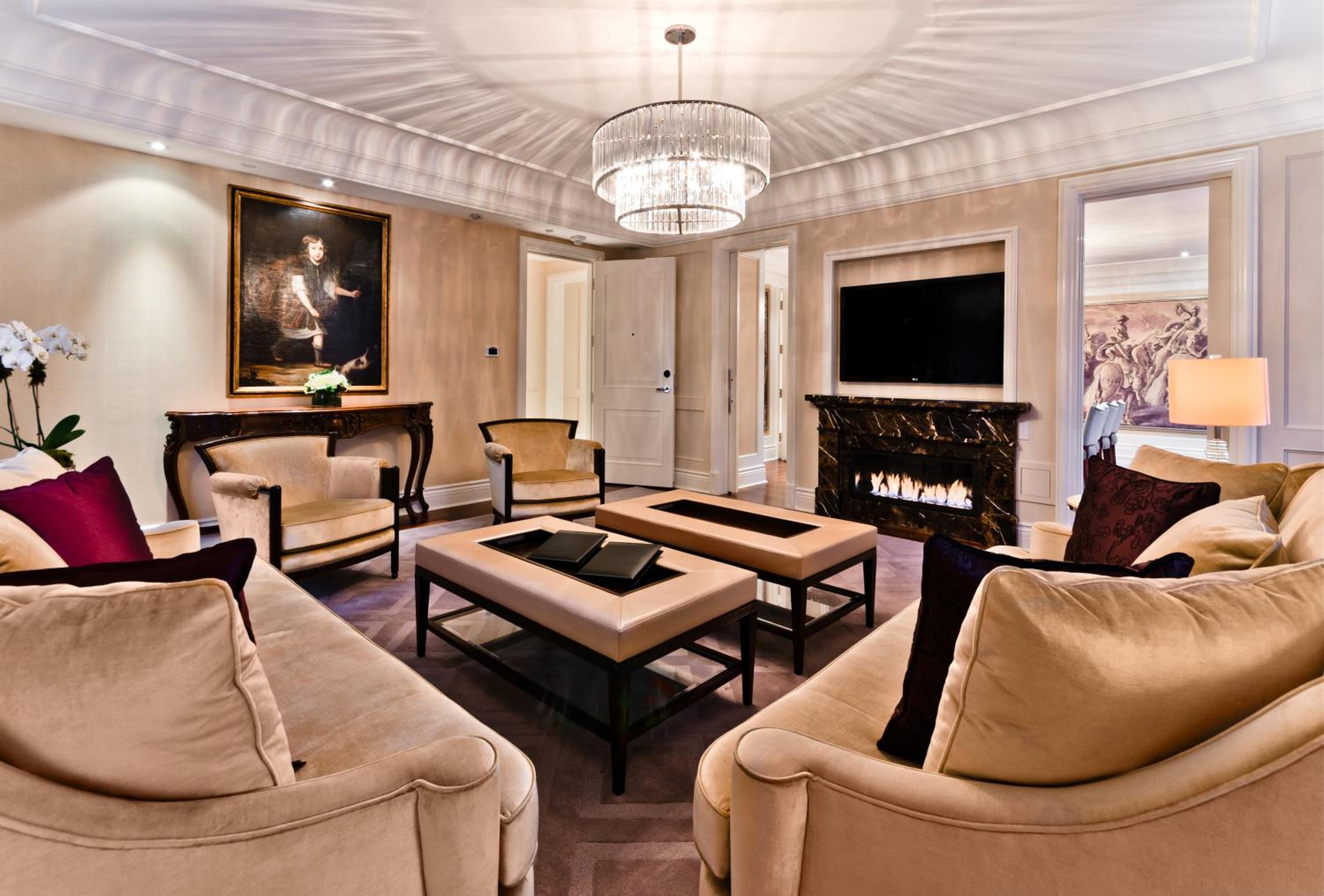 Royal, Suite