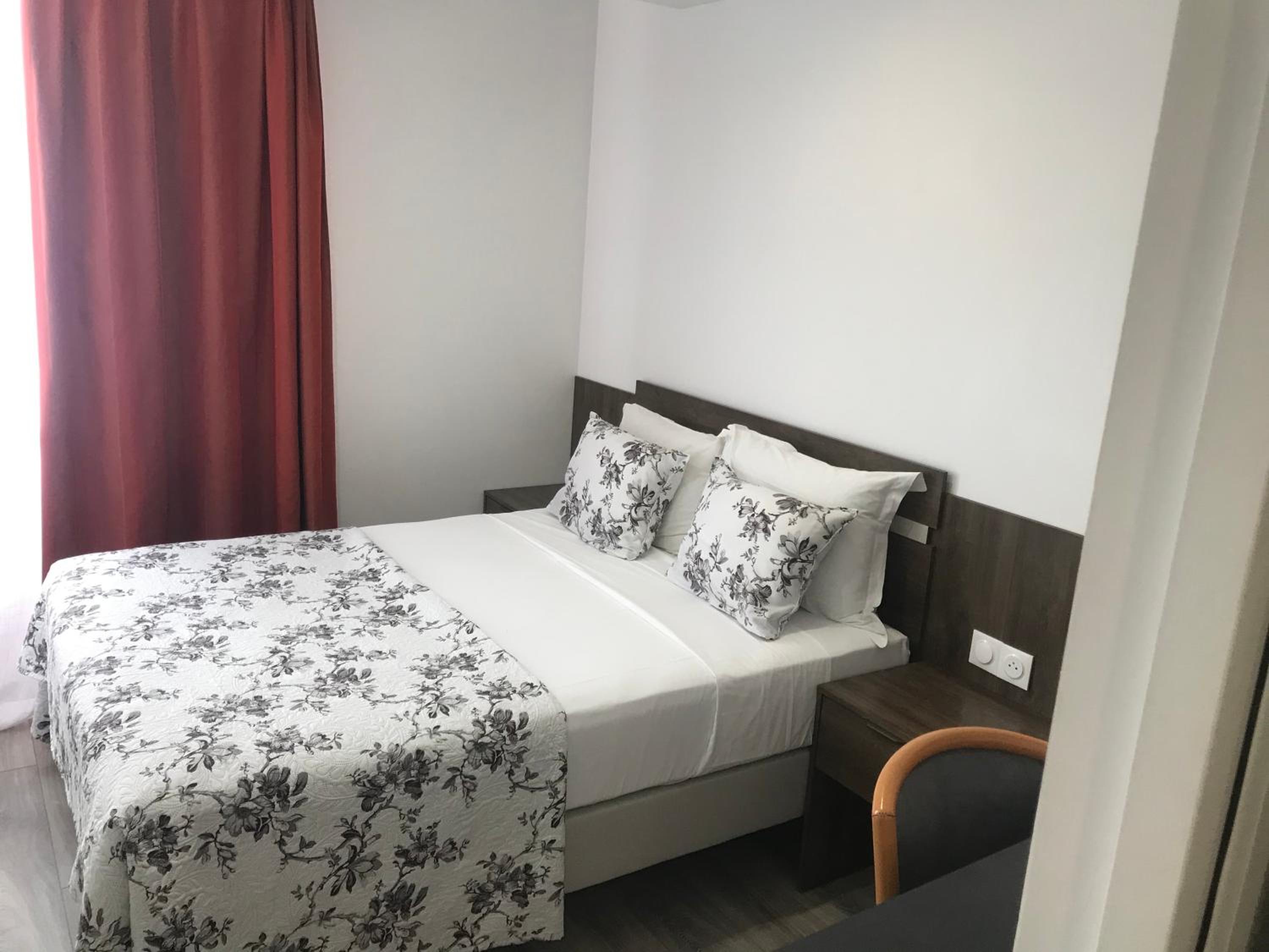 Double Room - Photo 2