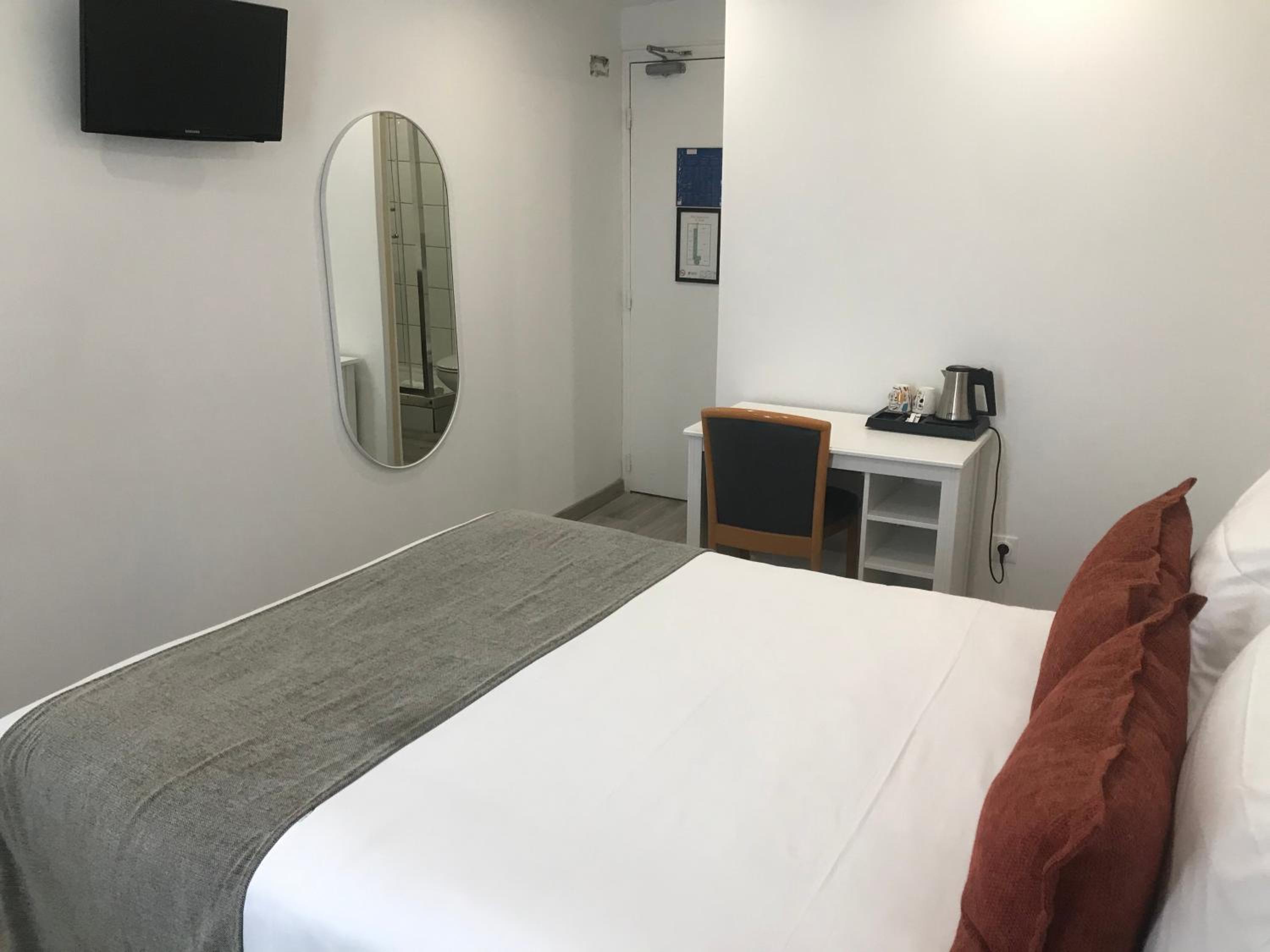Large Double Room - Photo 10