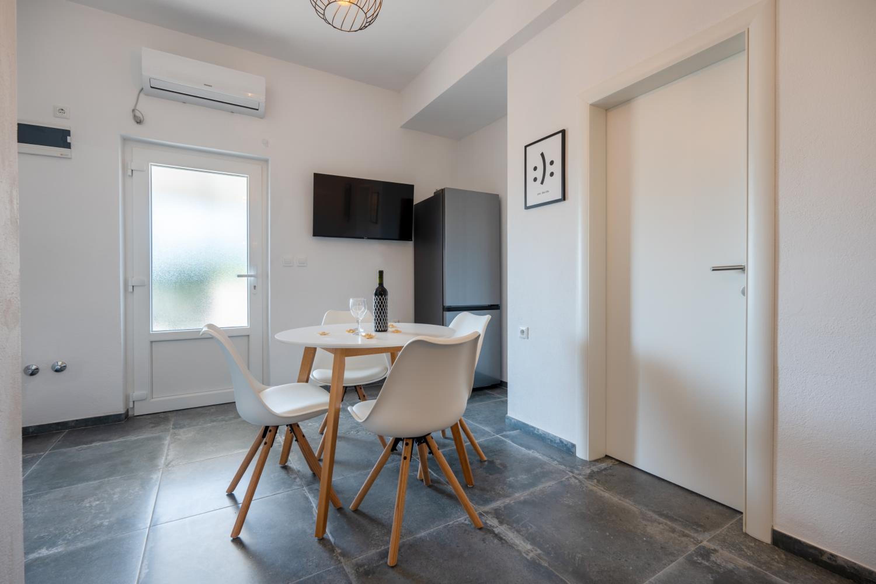 One-Bedroom Apartment - Photo 11