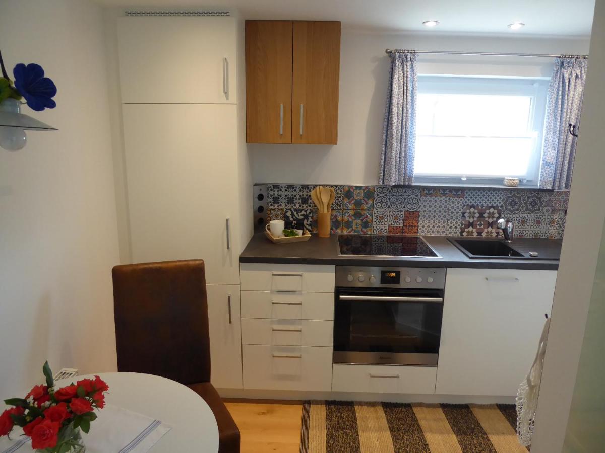 One-Bedroom Apartment with Bath photo 2