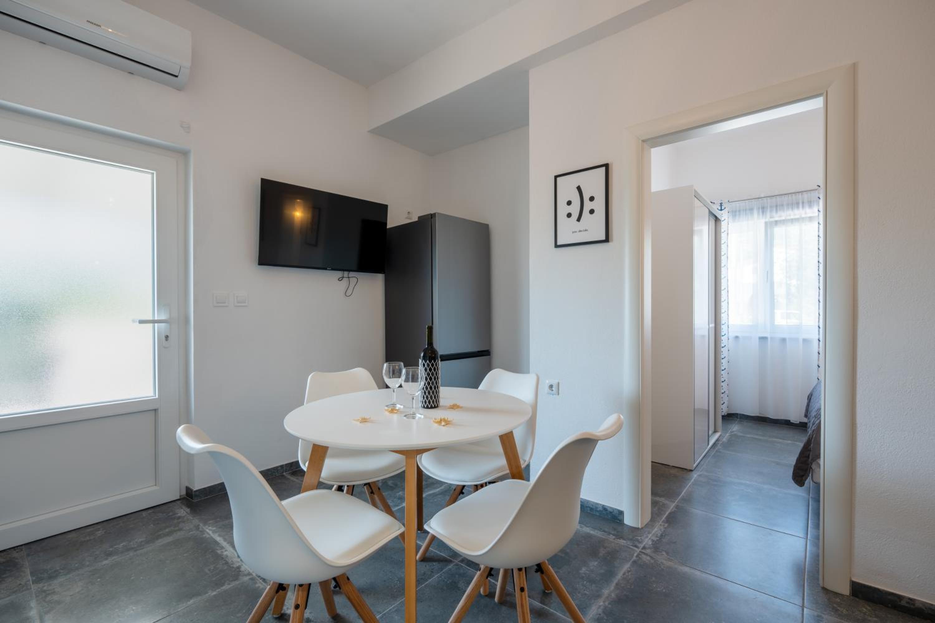 One-Bedroom Apartment - Photo 21