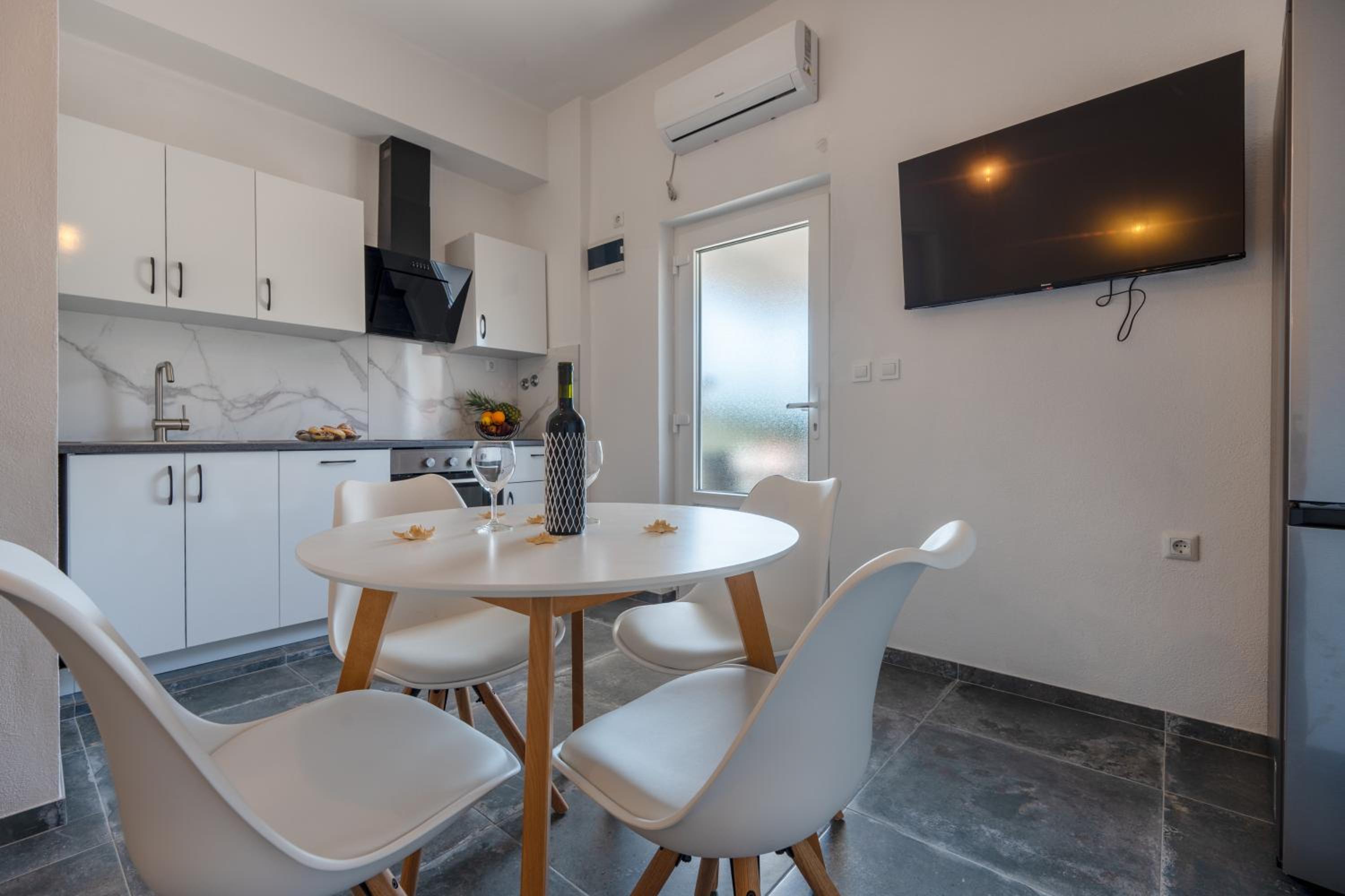 One-Bedroom Apartment - Photo 19