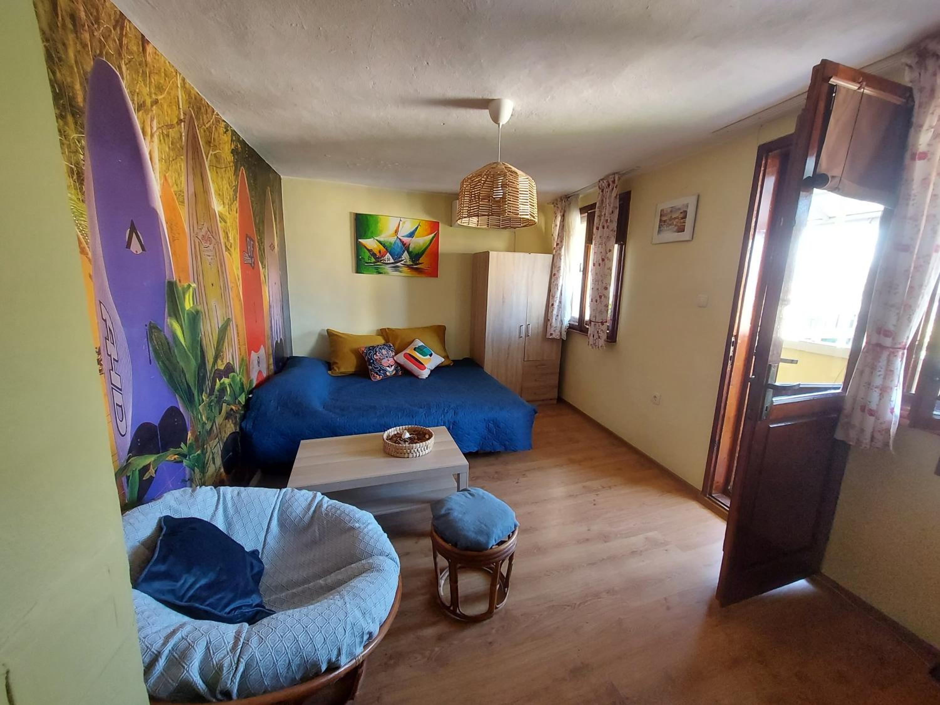 One-Bedroom Apartment photo 1