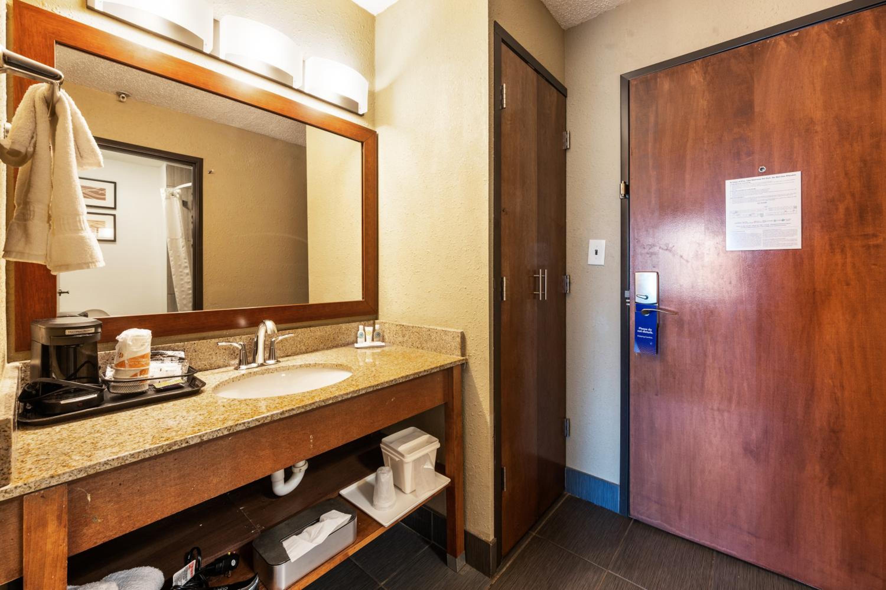 Double Room with Two Double Beds - Non-Smoking - Photo 8