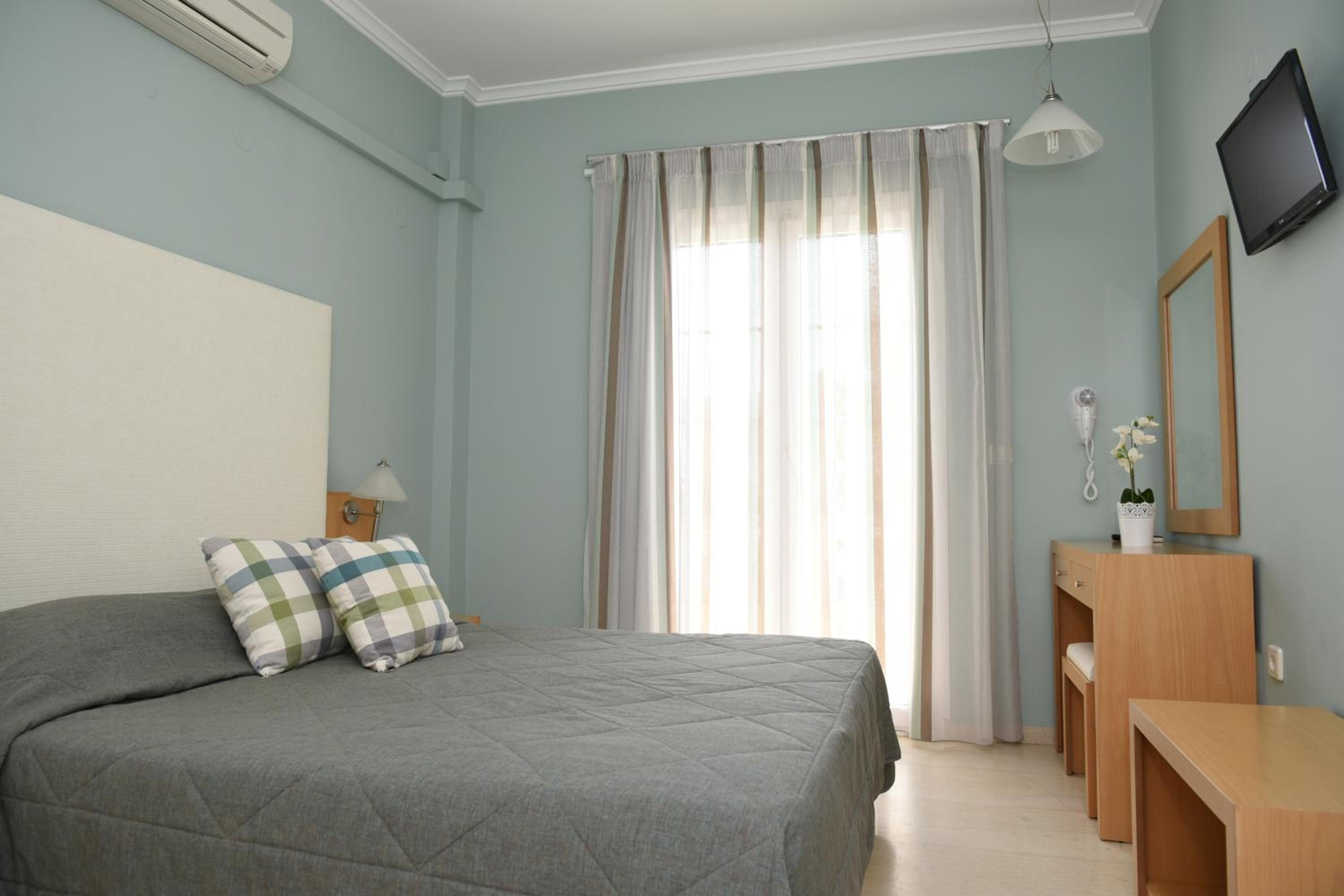  One-Bedroom Apartment (2 Adults) photo 2