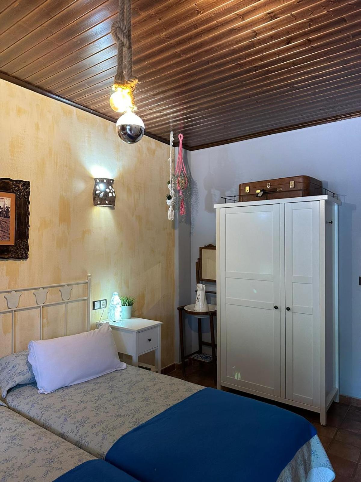 Double or Twin Room - Photo 8
