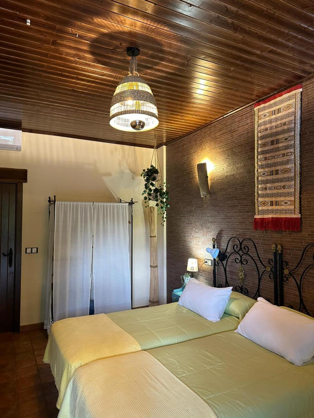 Double or Twin Room - Photo 9