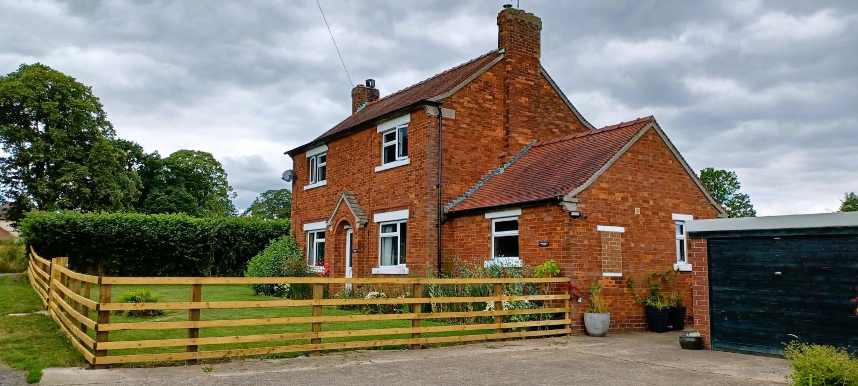 Three-Bedroom House photo 3