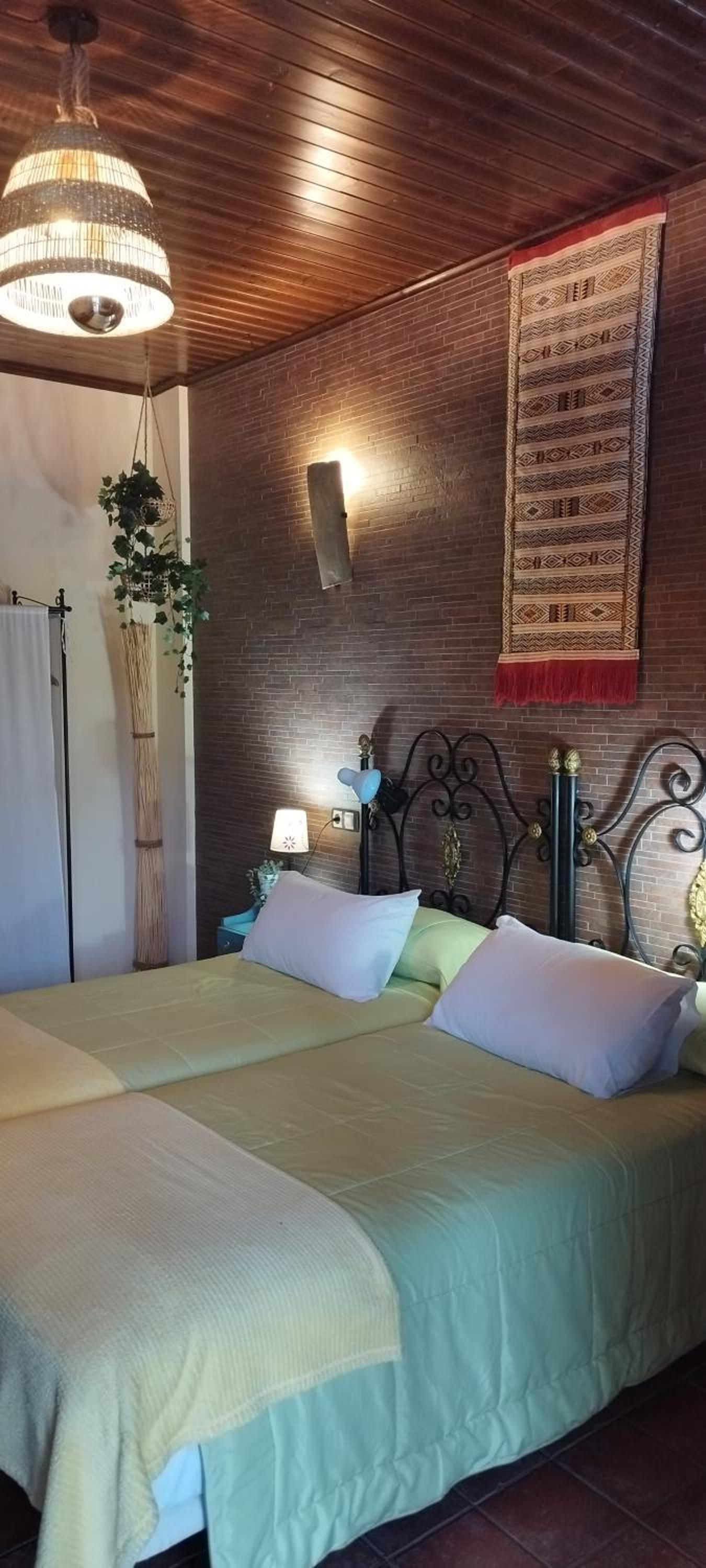 Double or Twin Room - Photo 11