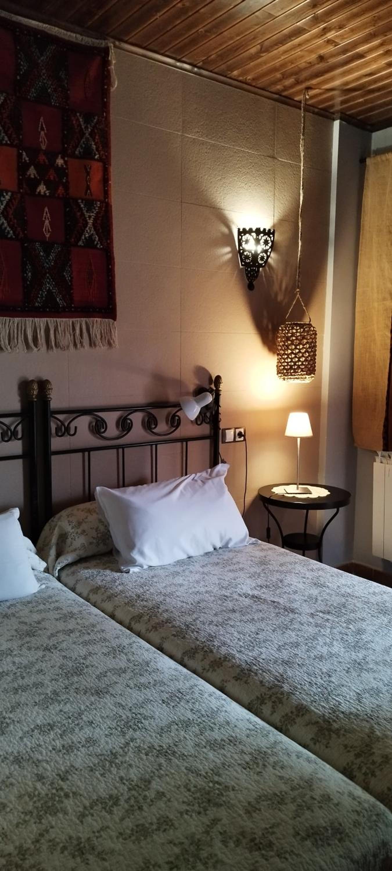 Double or Twin Room - Photo 12