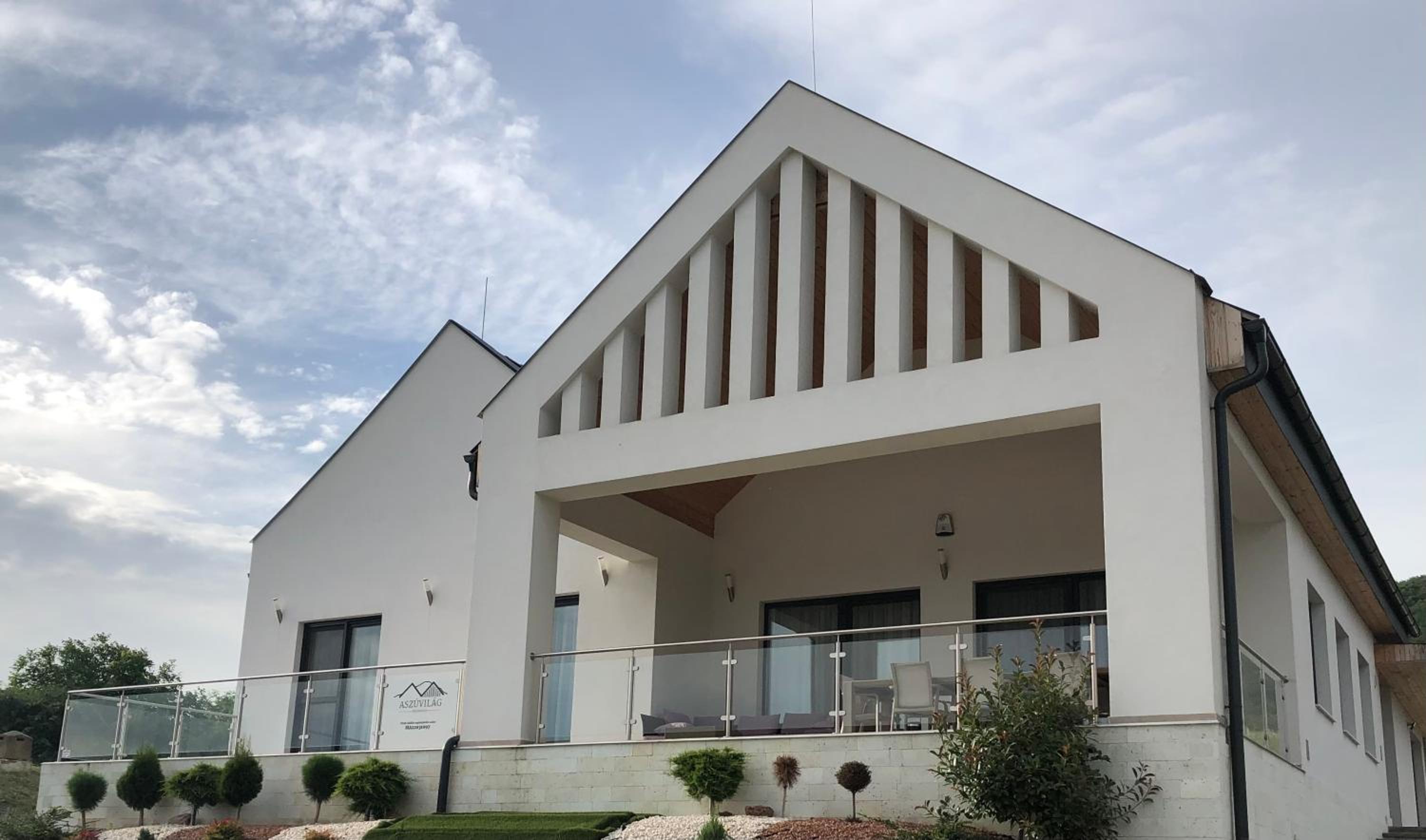 Villa photo 1