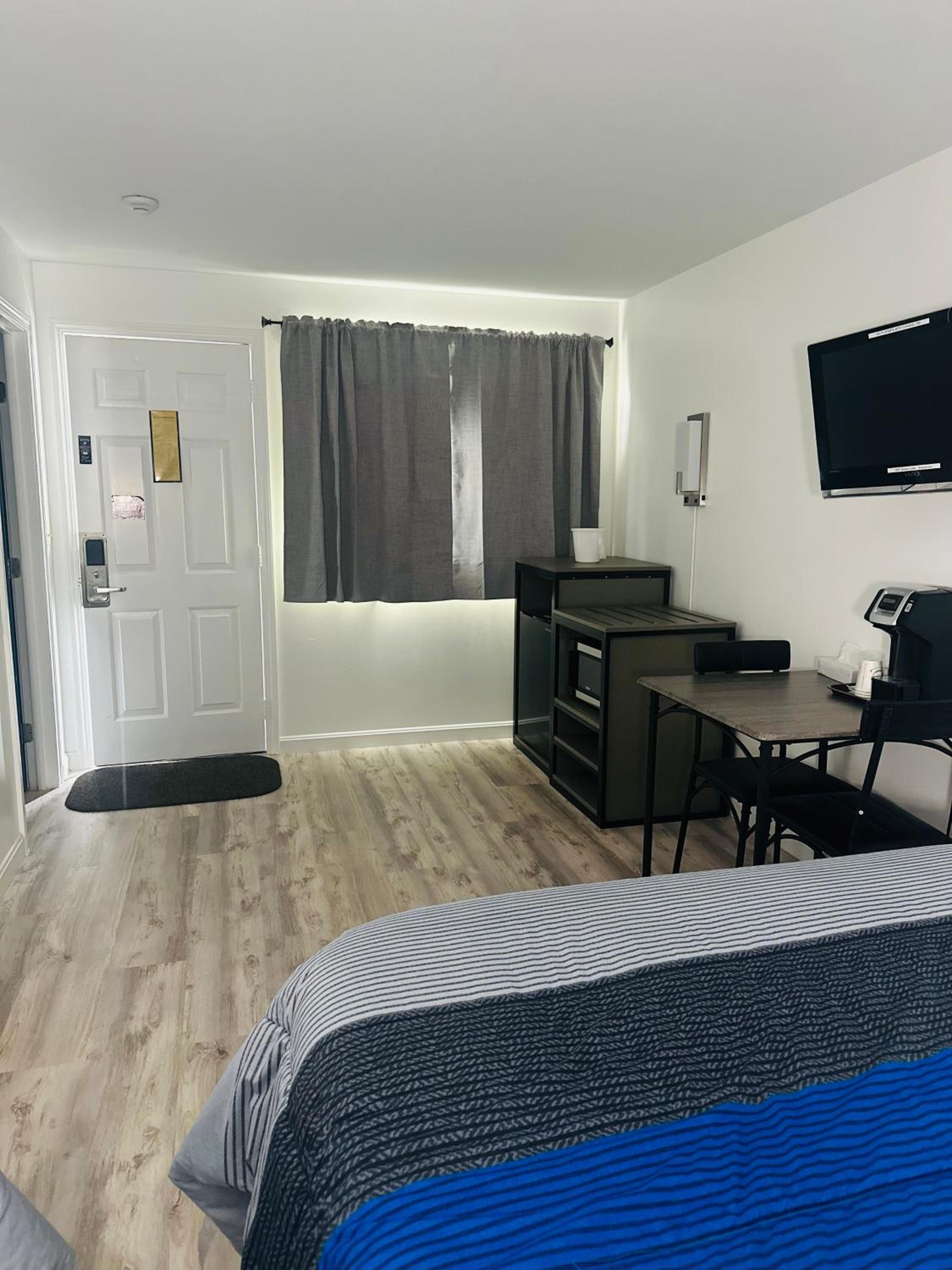 Deluxe Queen Room - Photo 6