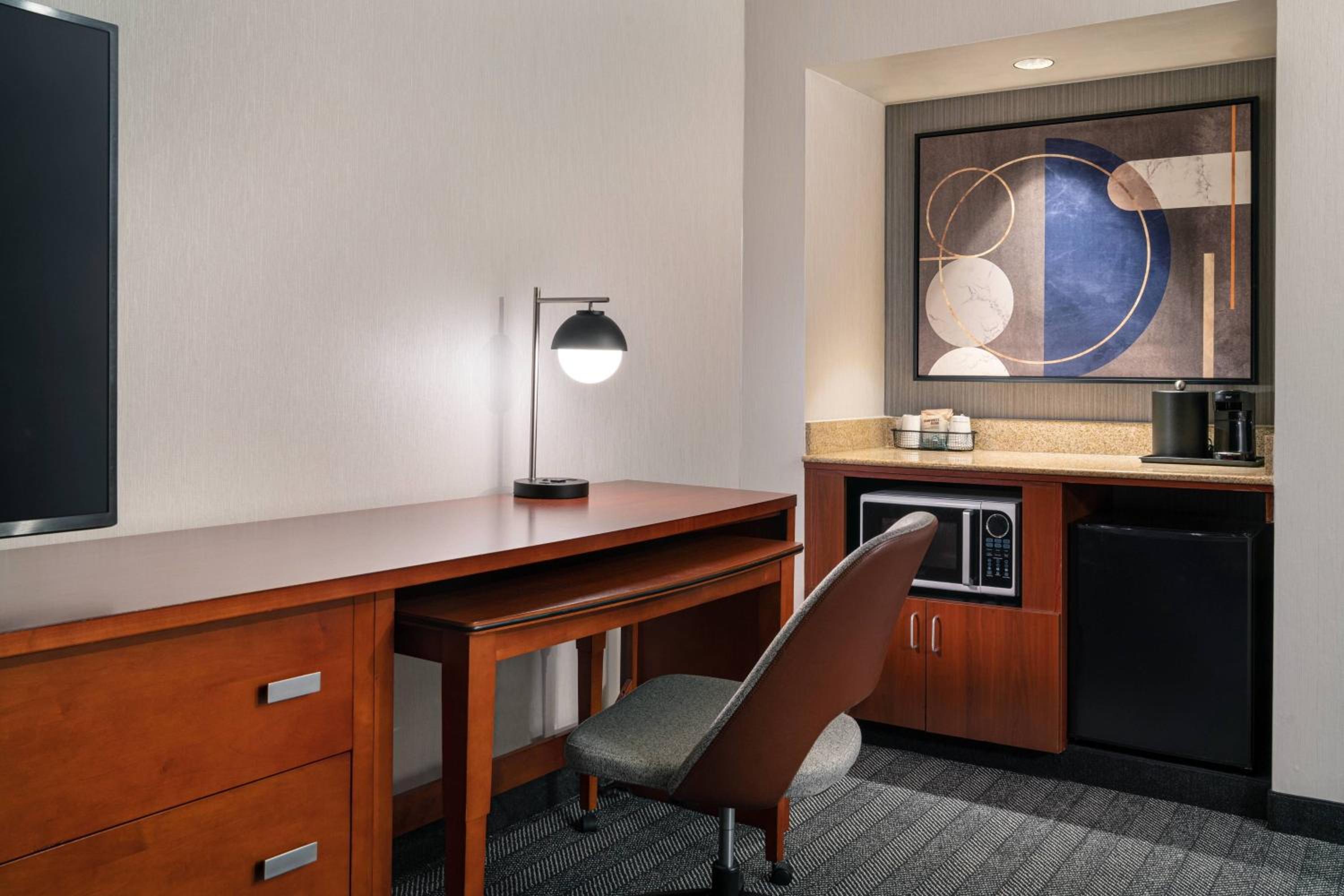 One-Bedroom King Suite - Photo 3