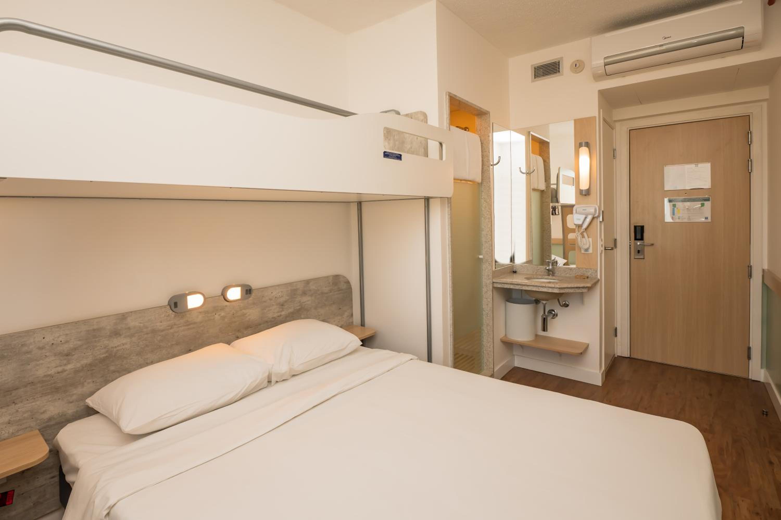Superior Apartment with One Double and One Bunk Bed photo 2