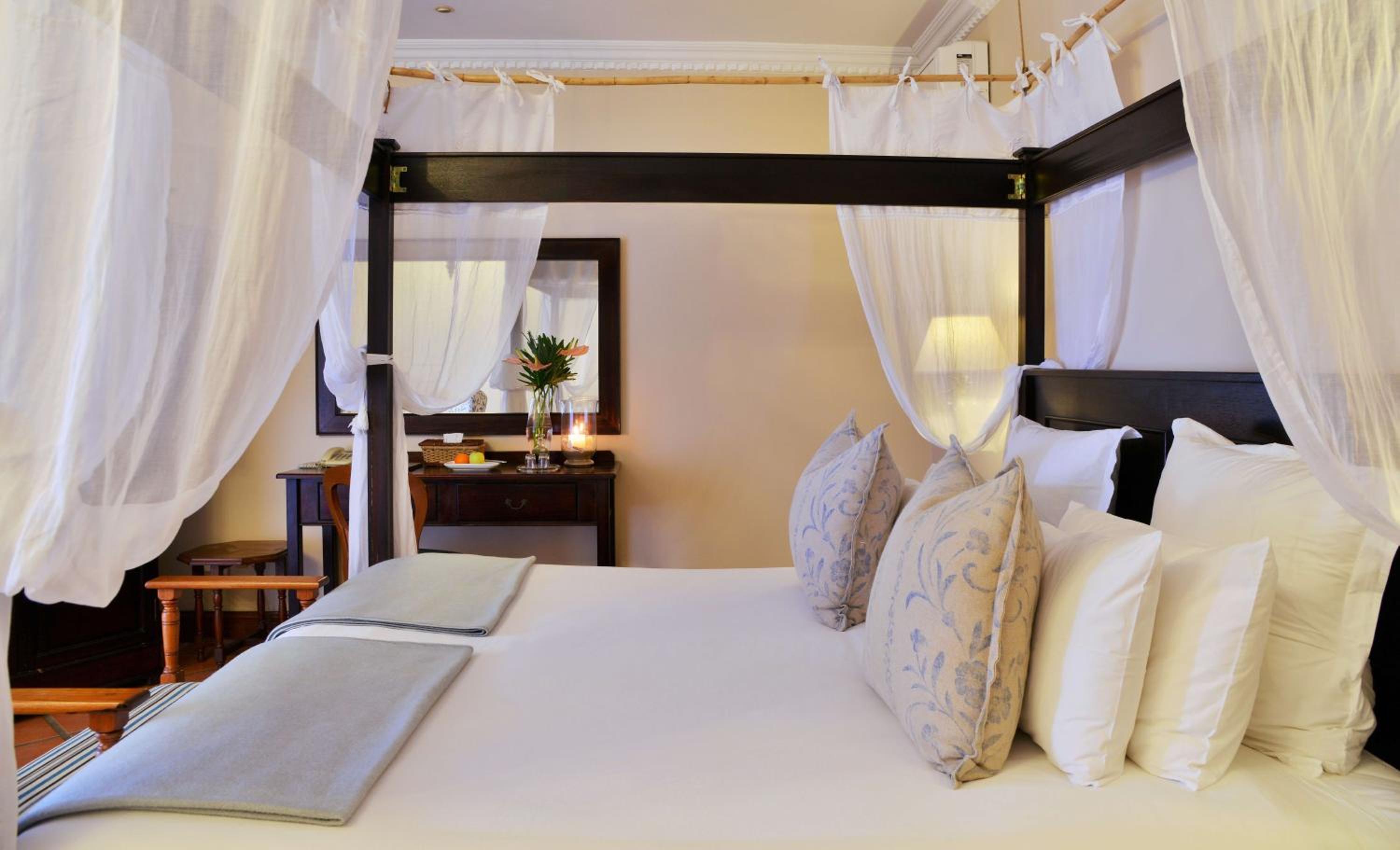 Honeymoon Suite with Sea View photo 2