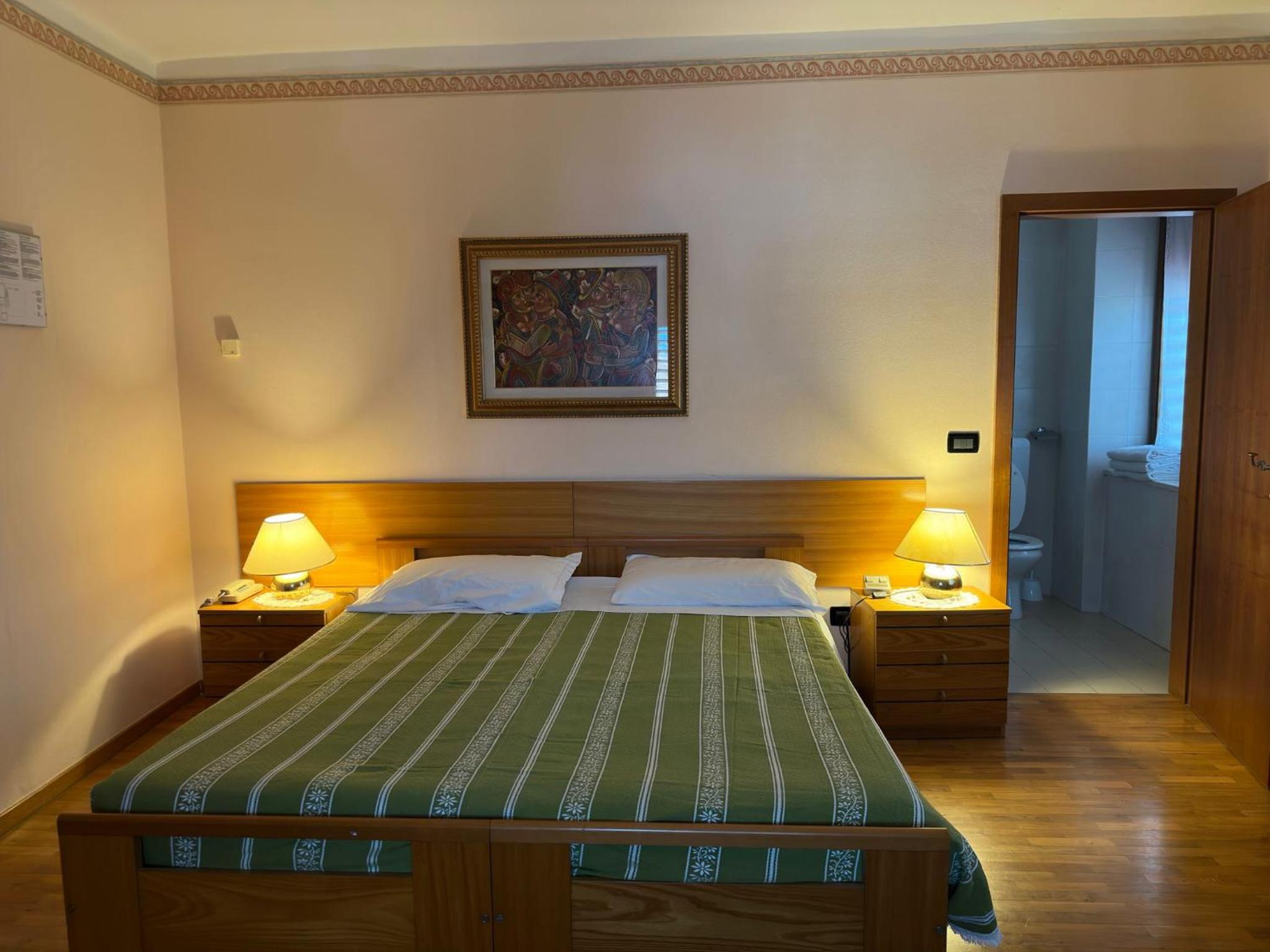 Standard Double or Twin Room - Photo 1