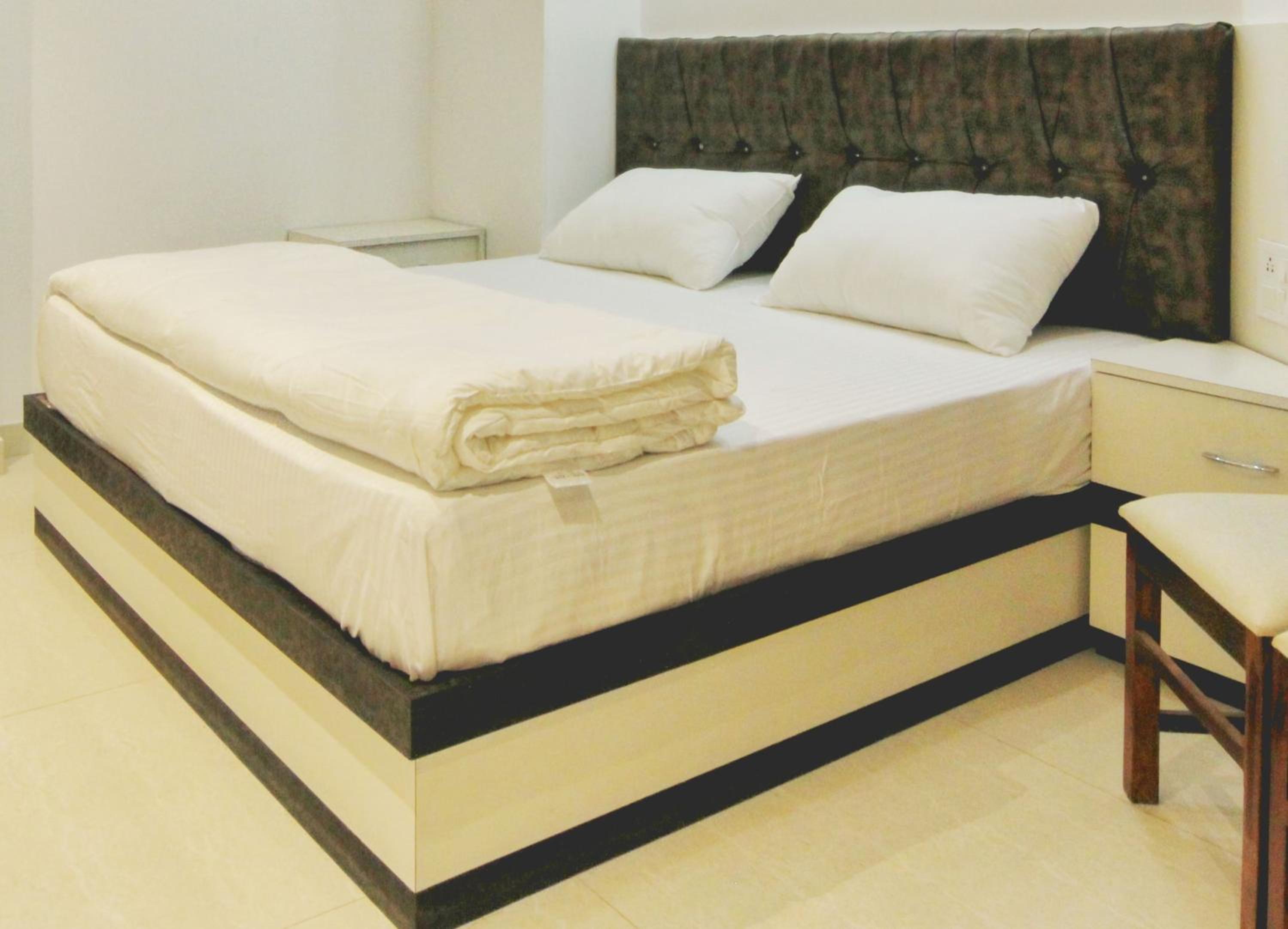 Deluxe Double Room - Photo 10