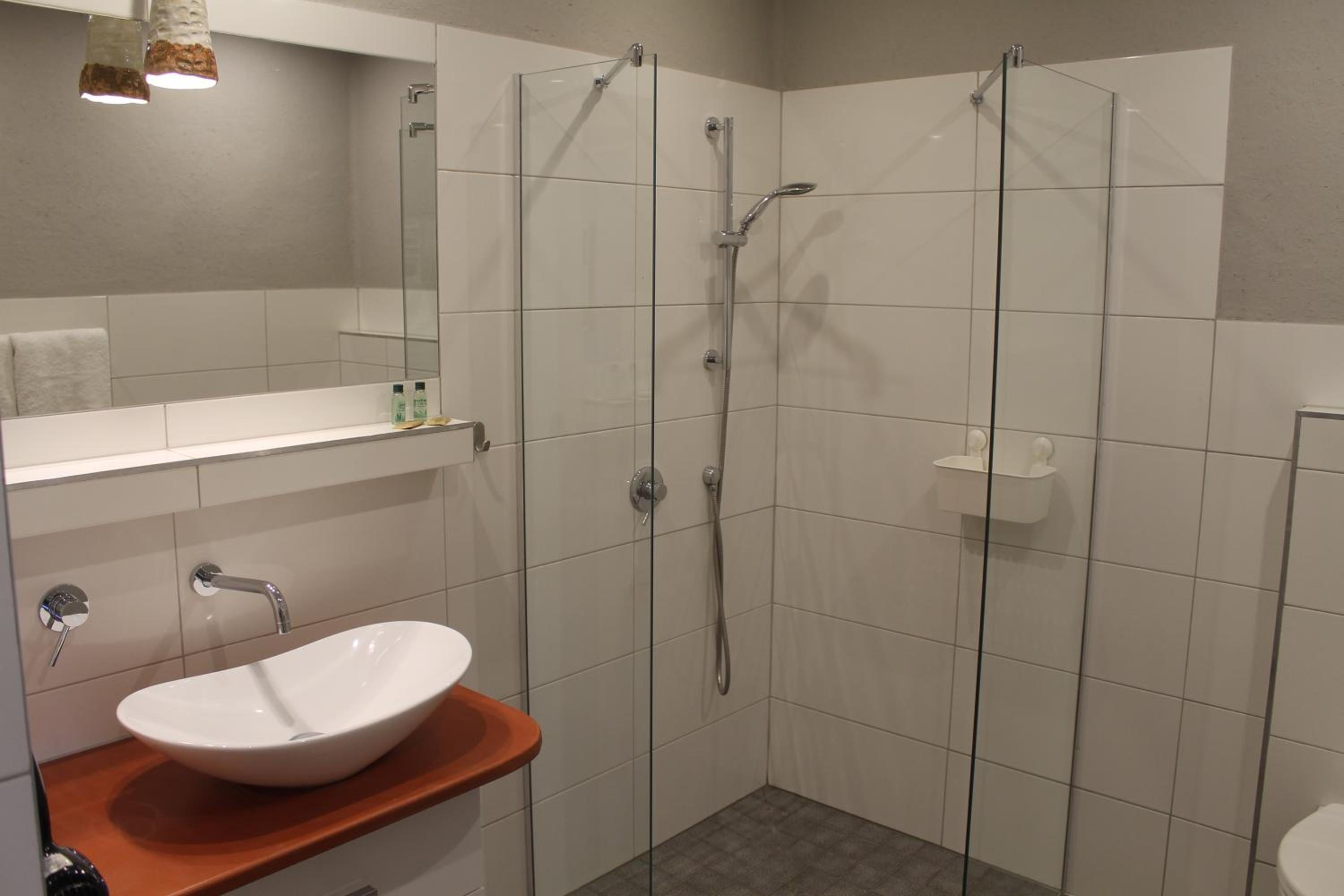 Large Double Room - Photo 3