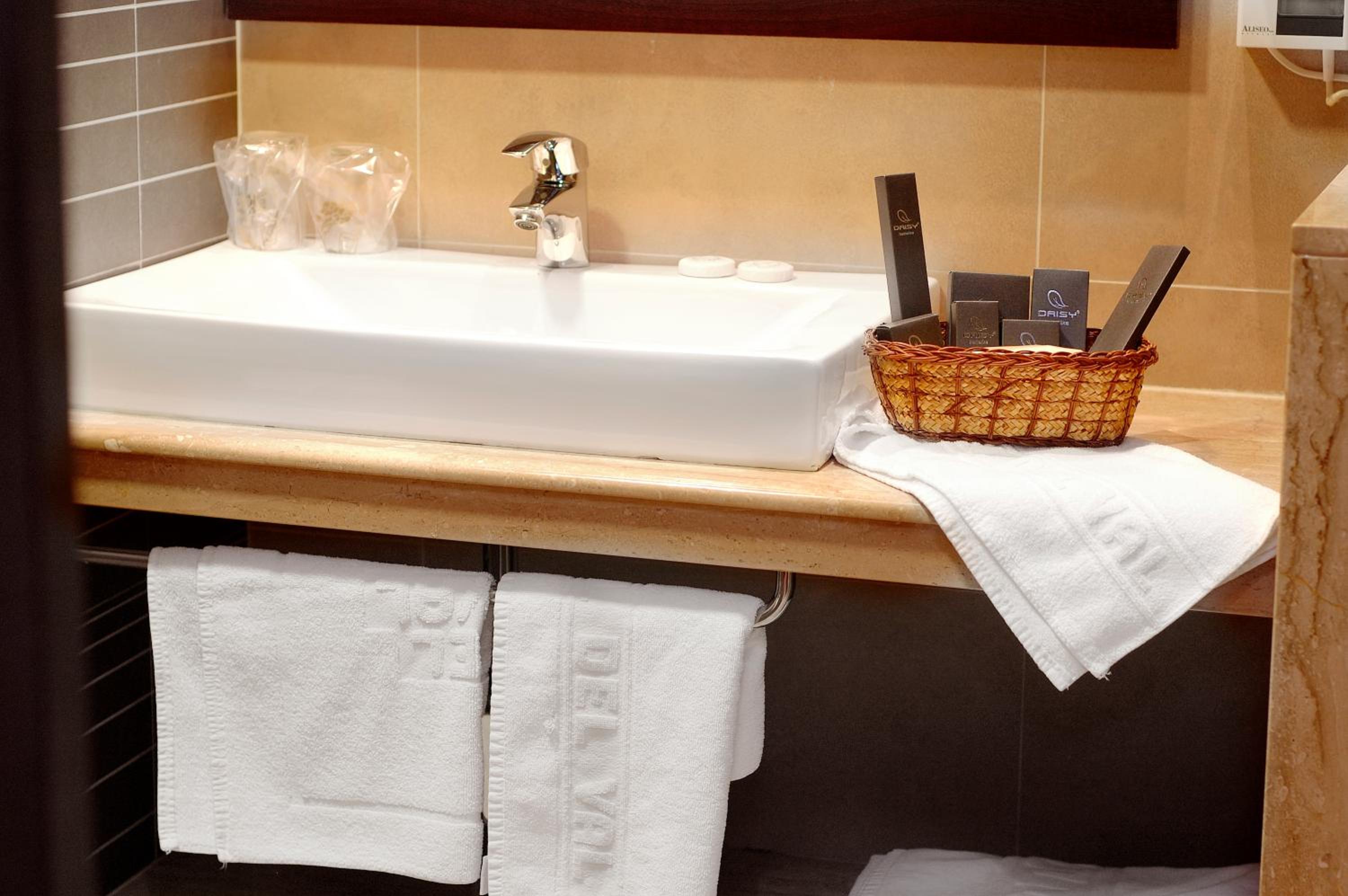 Double Room (1 - 2 Adults)