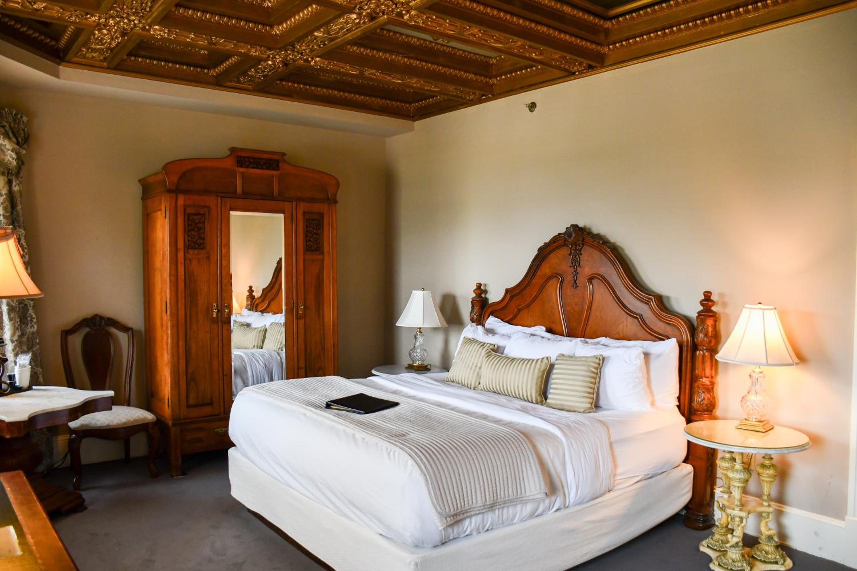 Deluxe King Room photo 1