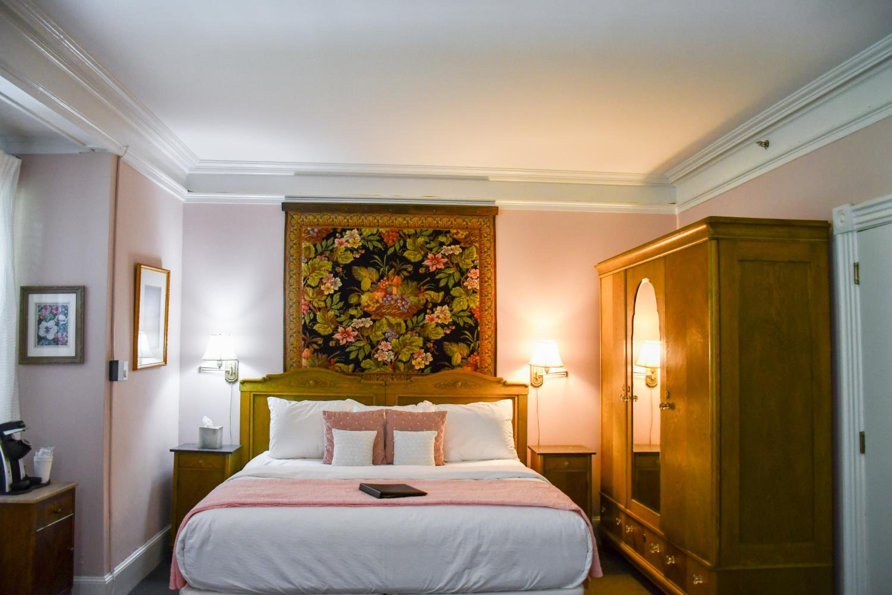 Deluxe King Room photo 3