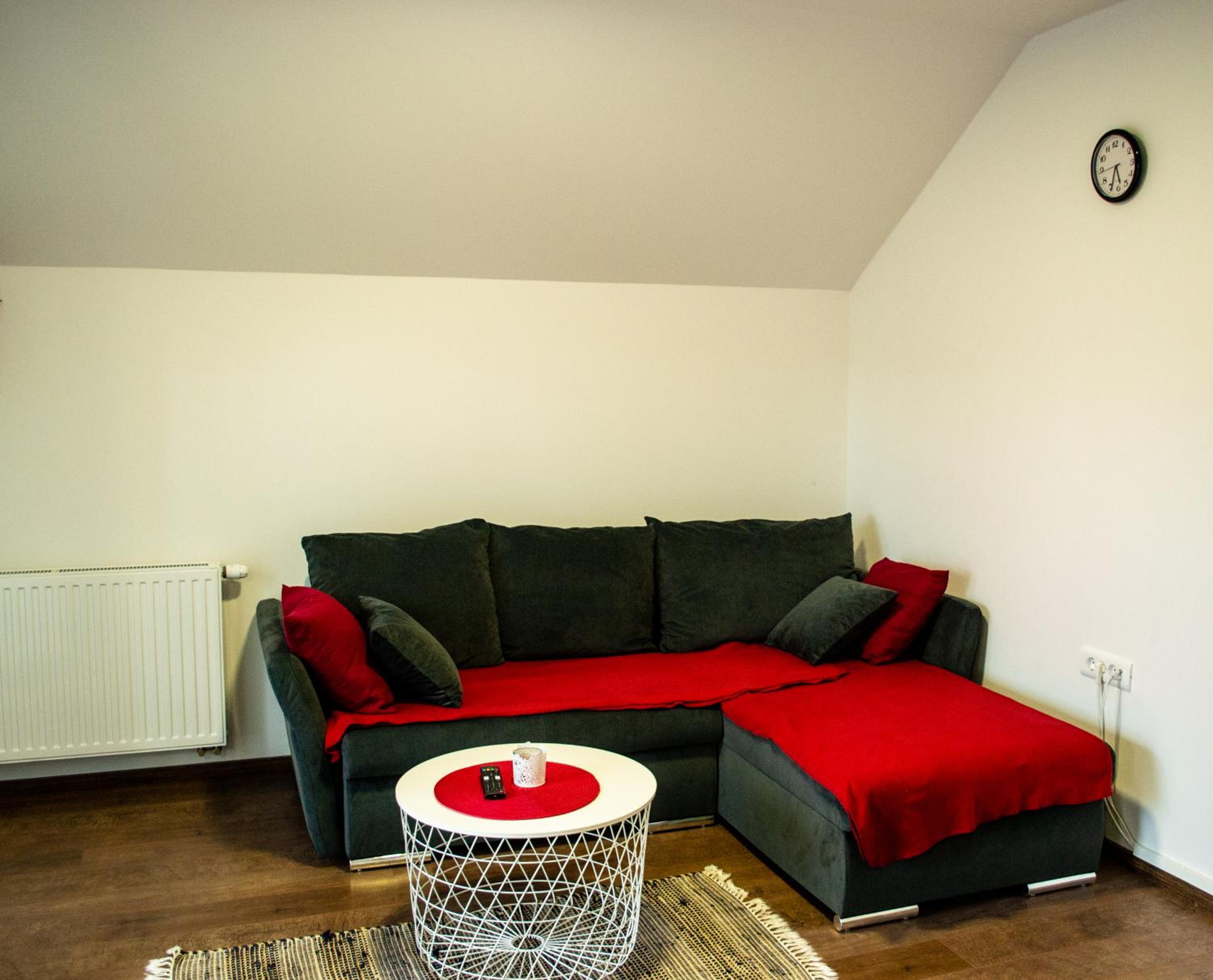 One-Bedroom Apartment photo 1