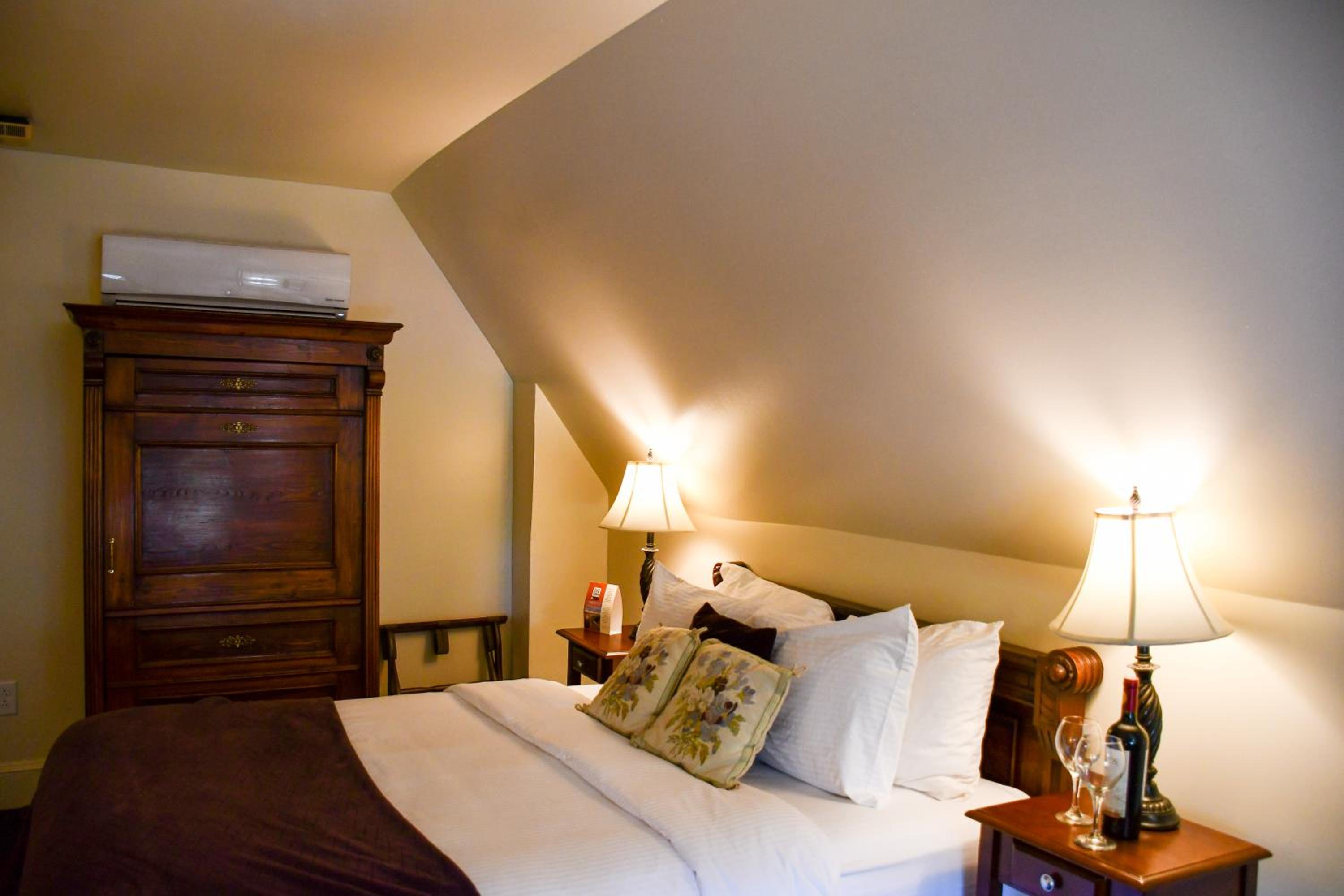 Queen Room photo 3