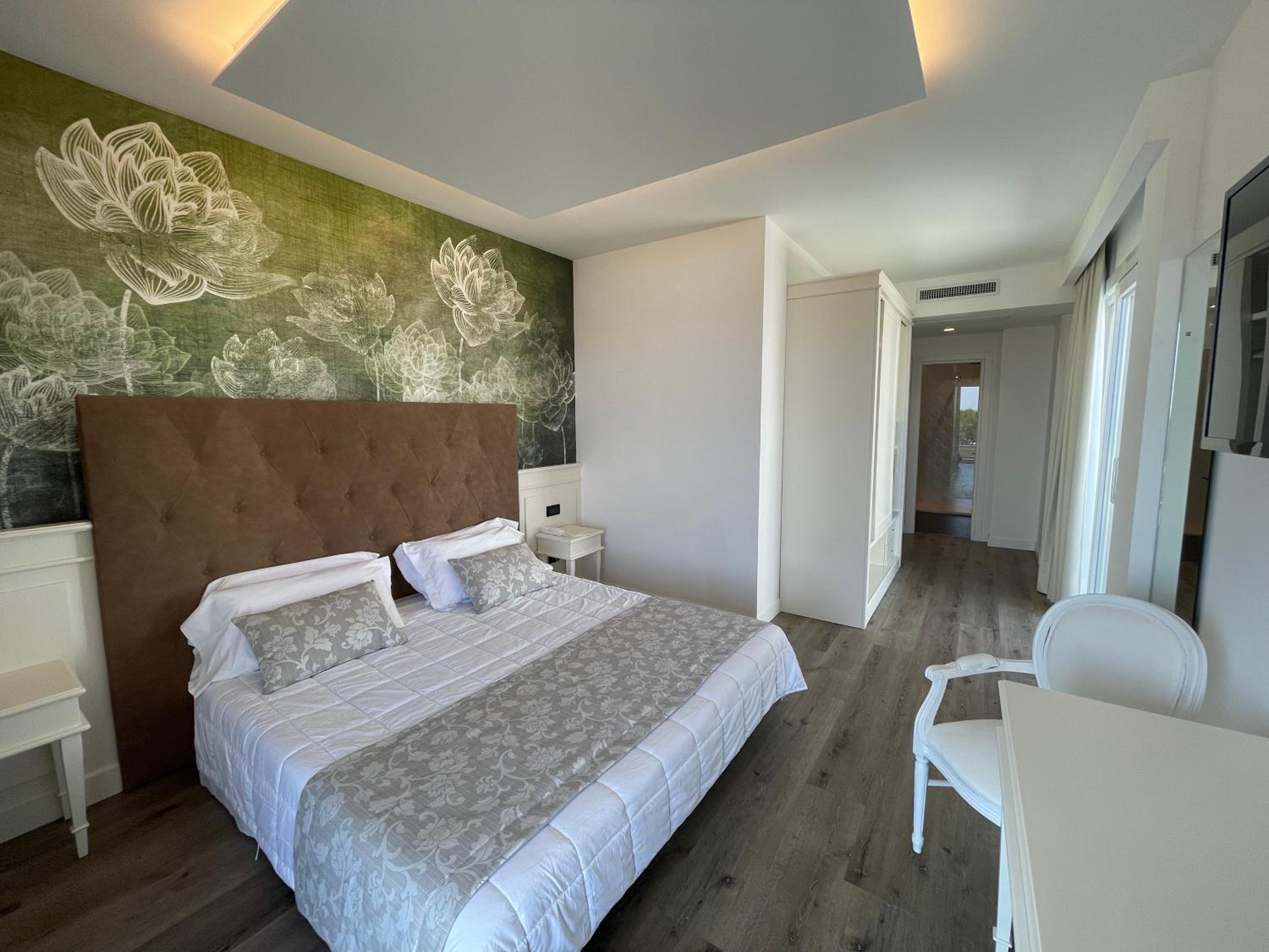 Deluxe Junior Suite with Big Terrace Sea View photo 2