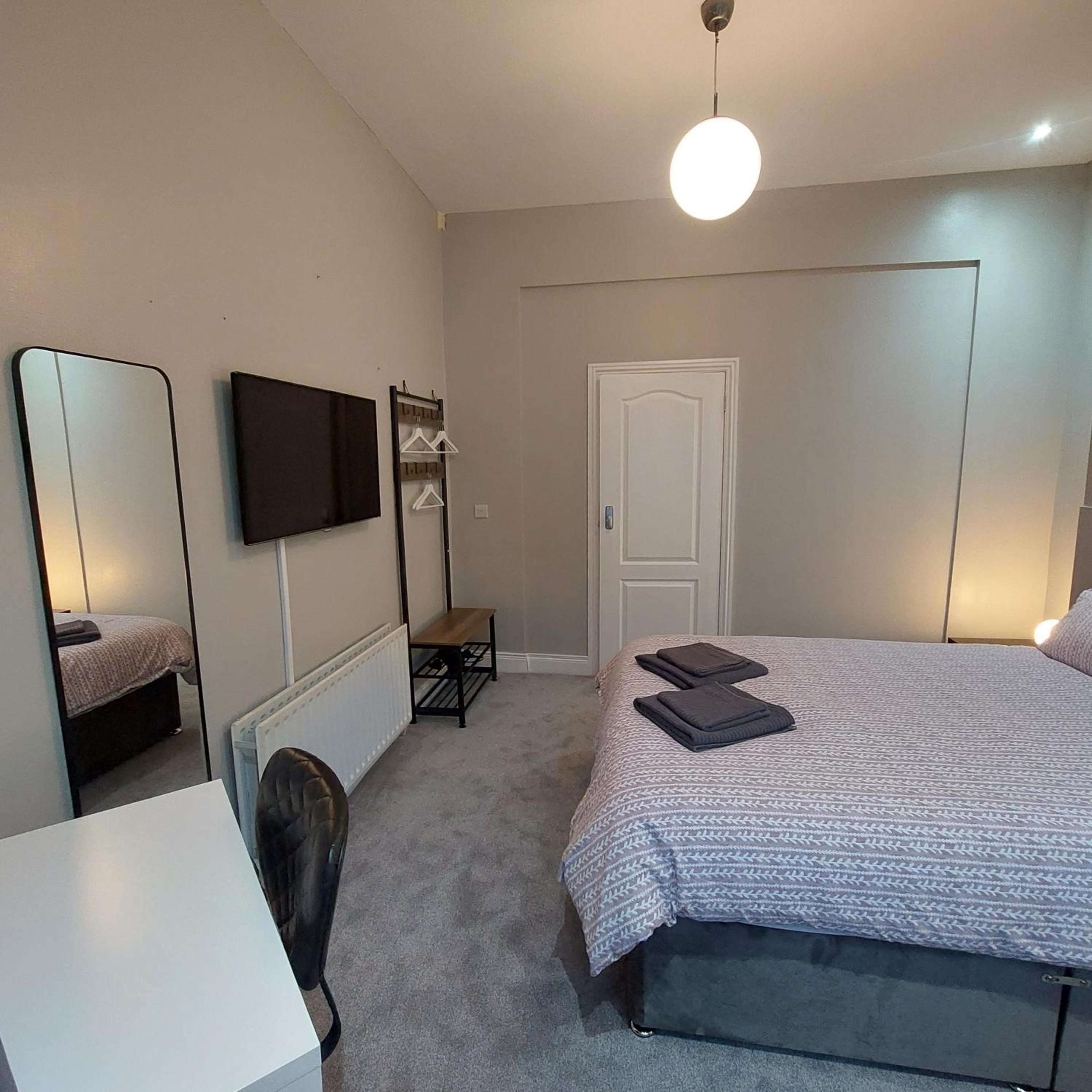 Double Room with Shared Bathroom photo 2