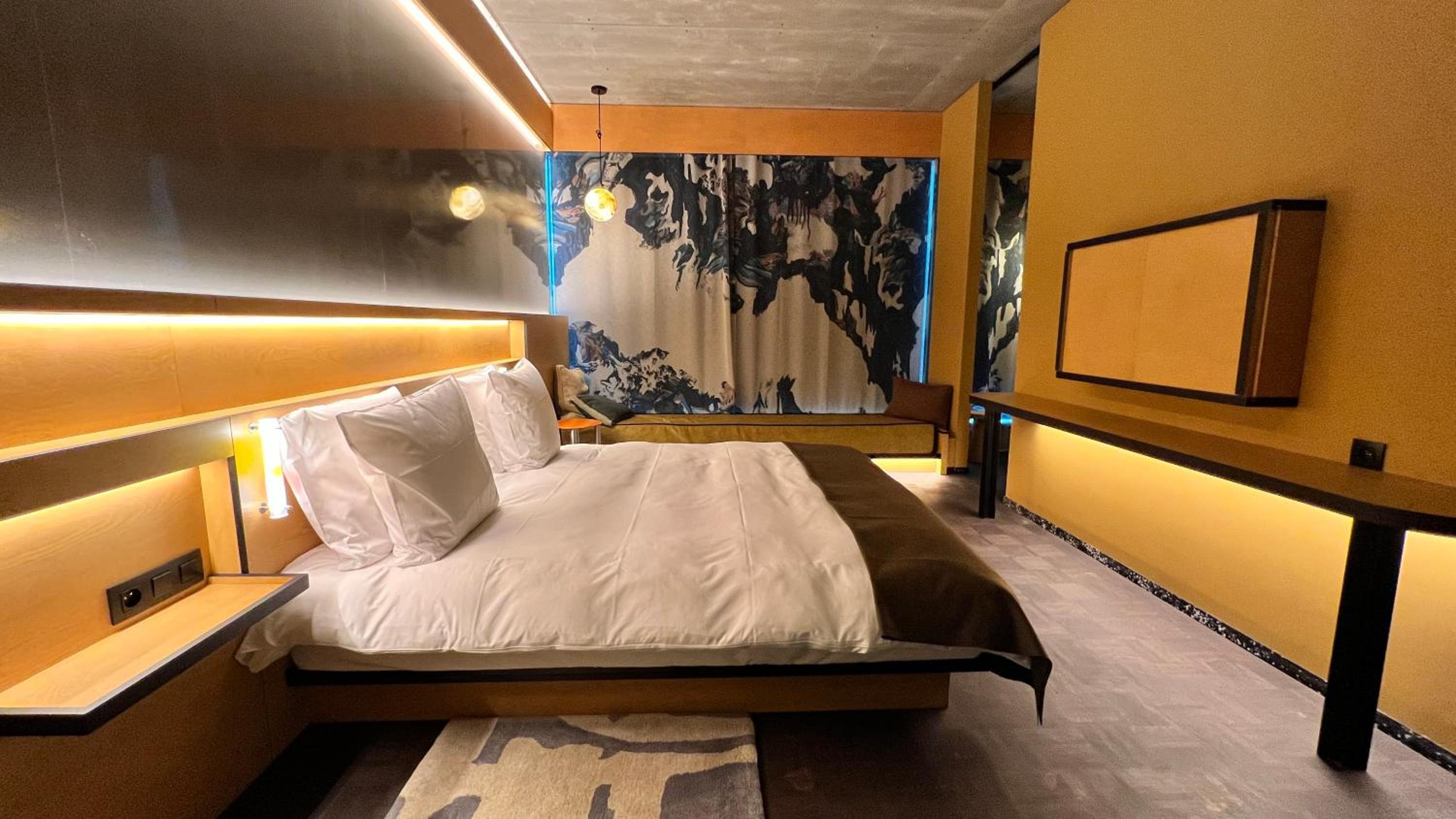 Suite 50 Grand Vista photo 1