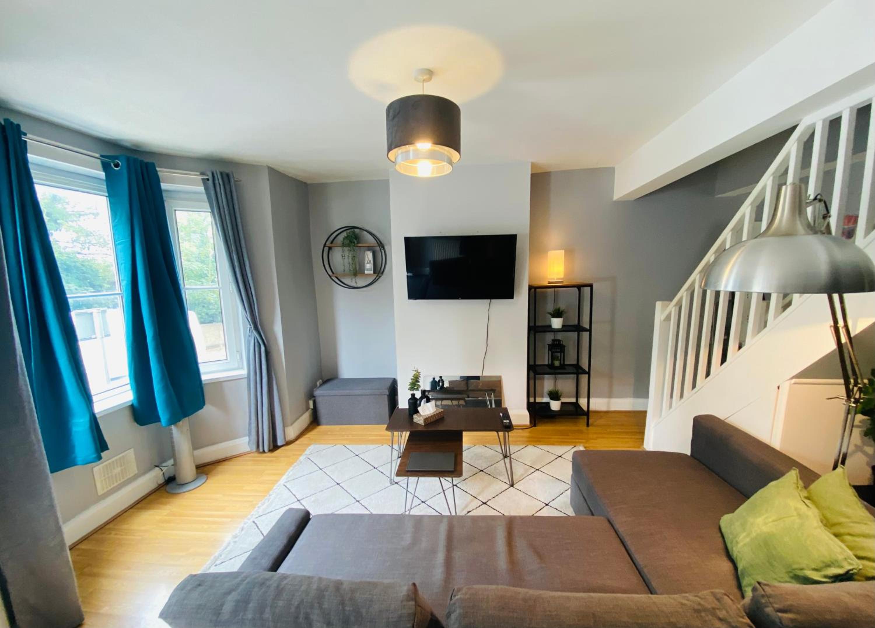 Three-Bedroom Apartment photo 2