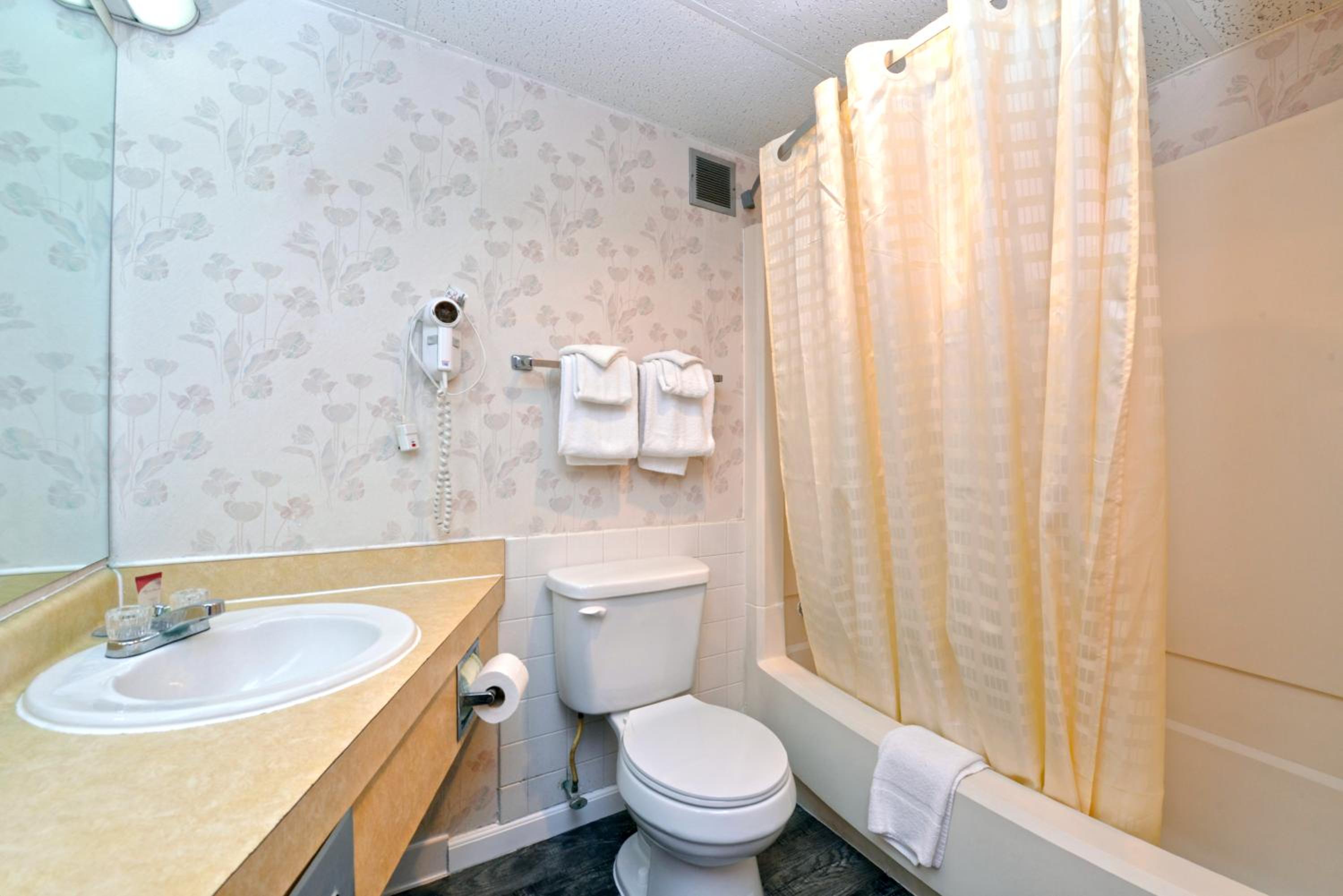 Double Room with Two Double Beds - Non-Smoking - Photo 10