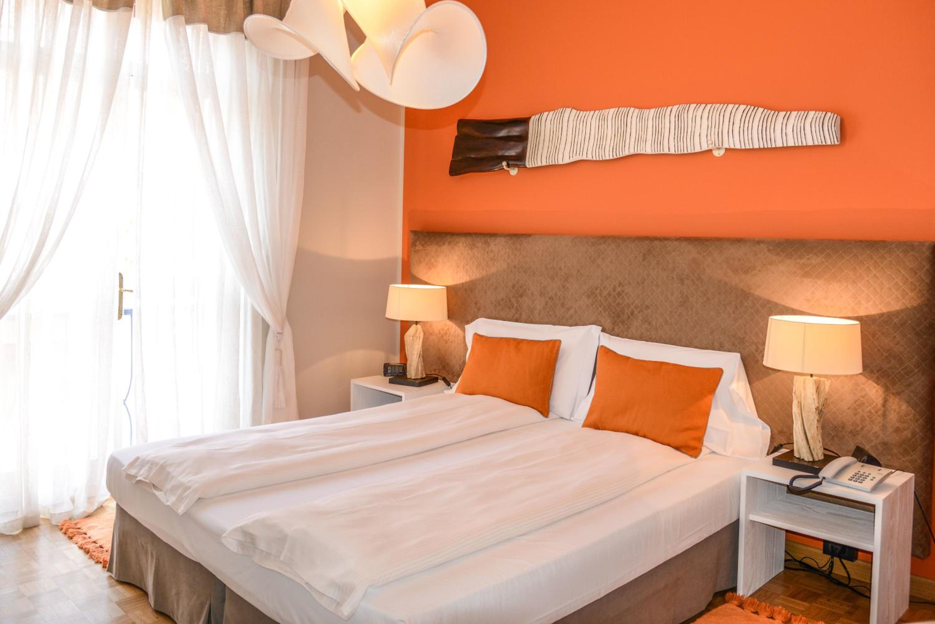 Standard Double or Twin Room - Photo 11