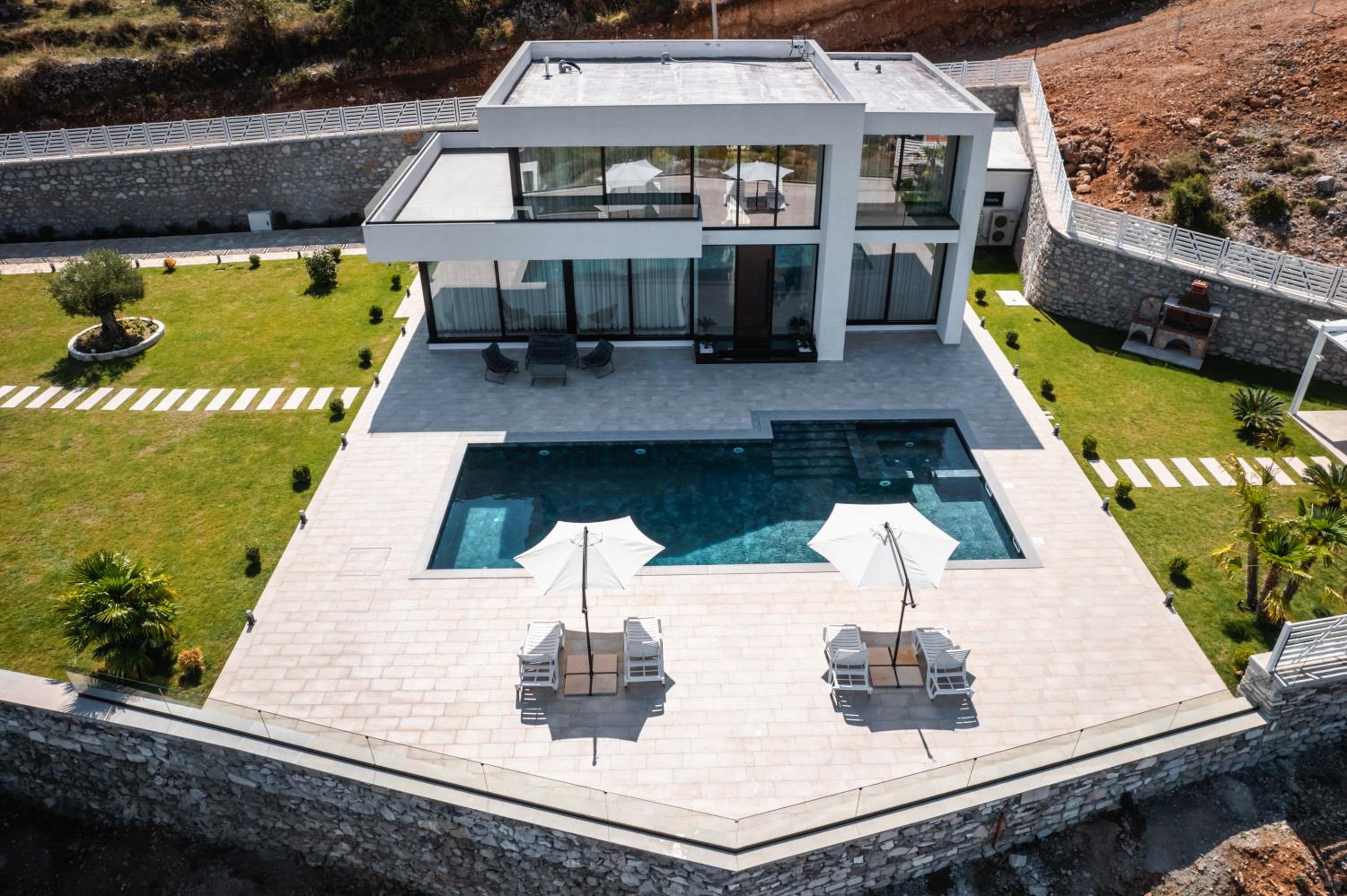 Three-Bedroom Villa photo 2