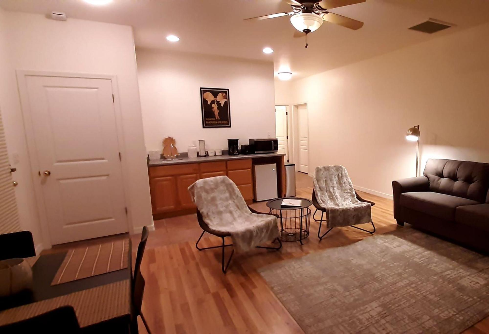 One-Bedroom House photo 1