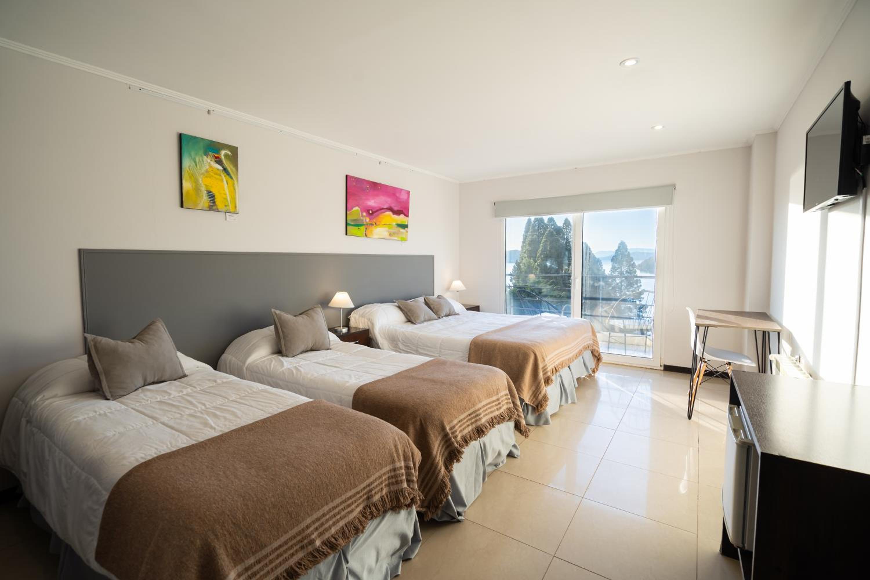 Quadruple Room with Lake View photo 1